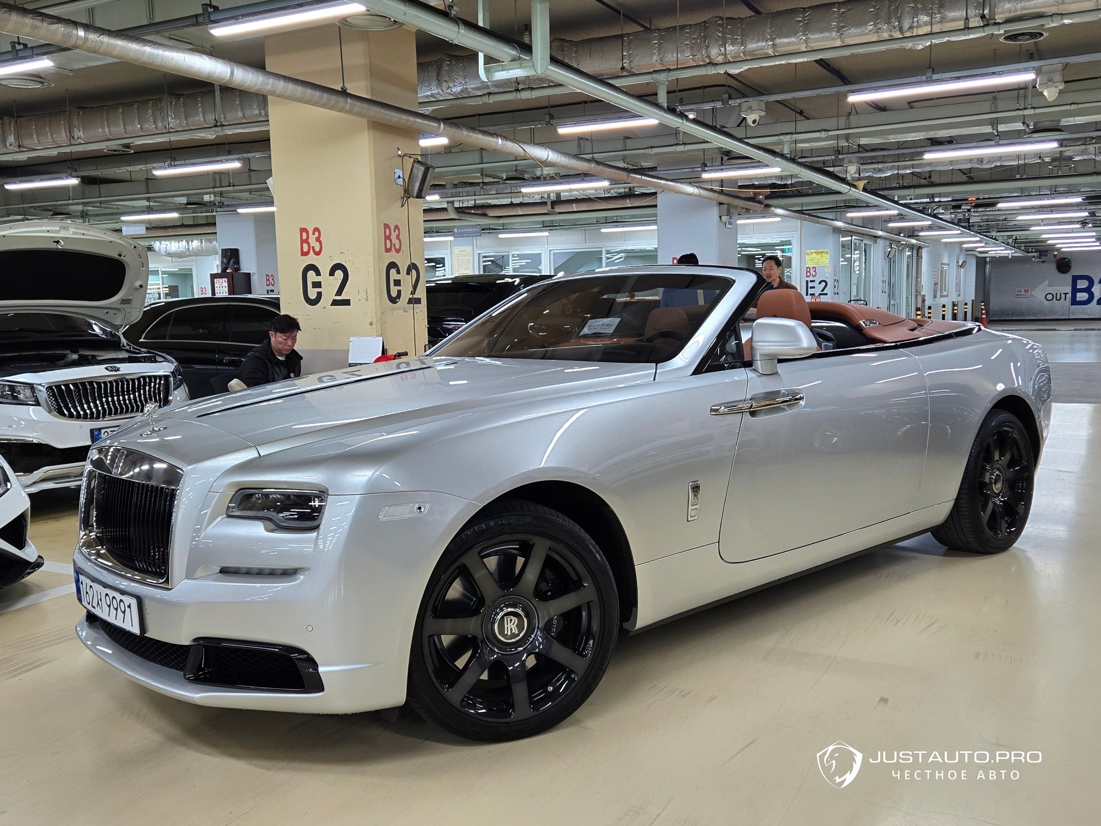Автомобиль Rolls-Royce Dawn