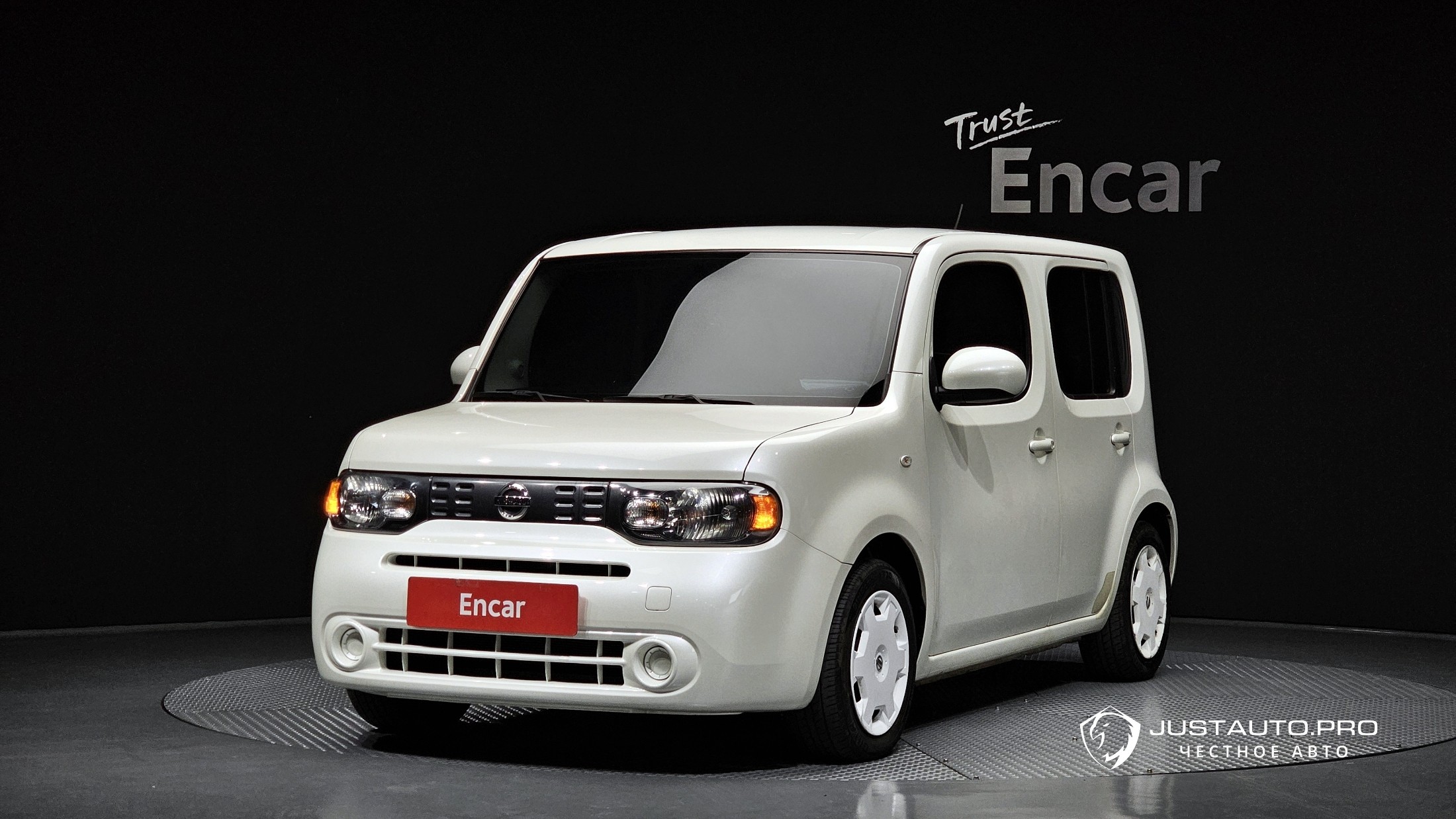 Автомобиль Nissan Cube