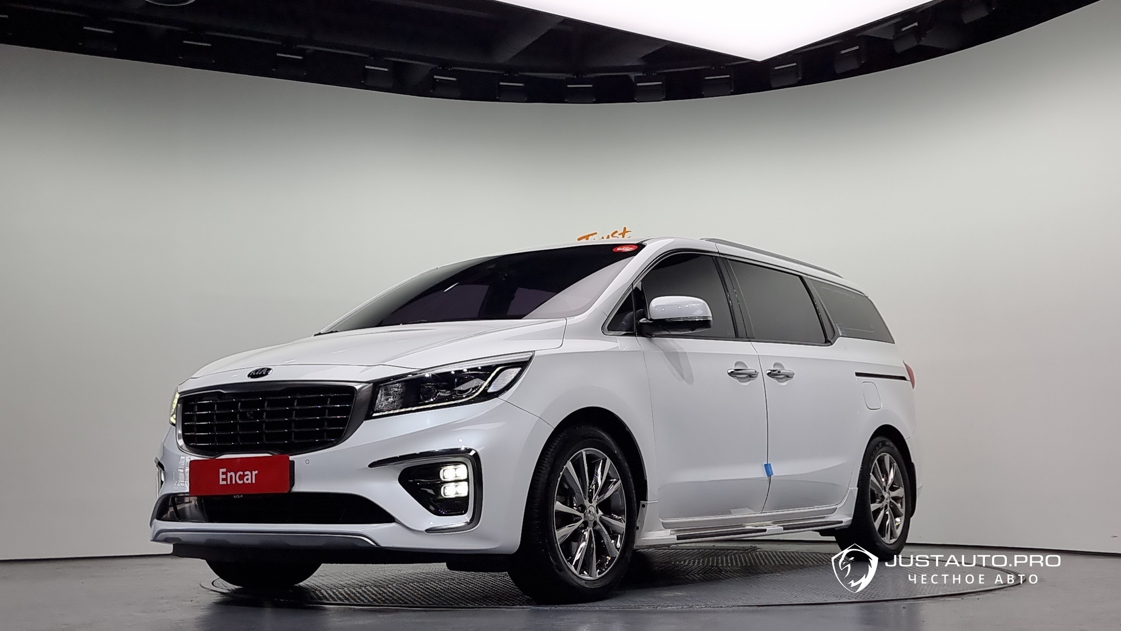 Автомобиль Kia Canival