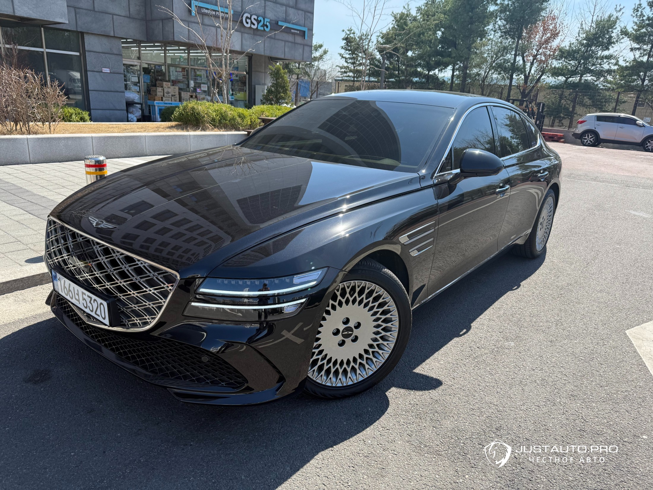 Автомобиль Genesis G80