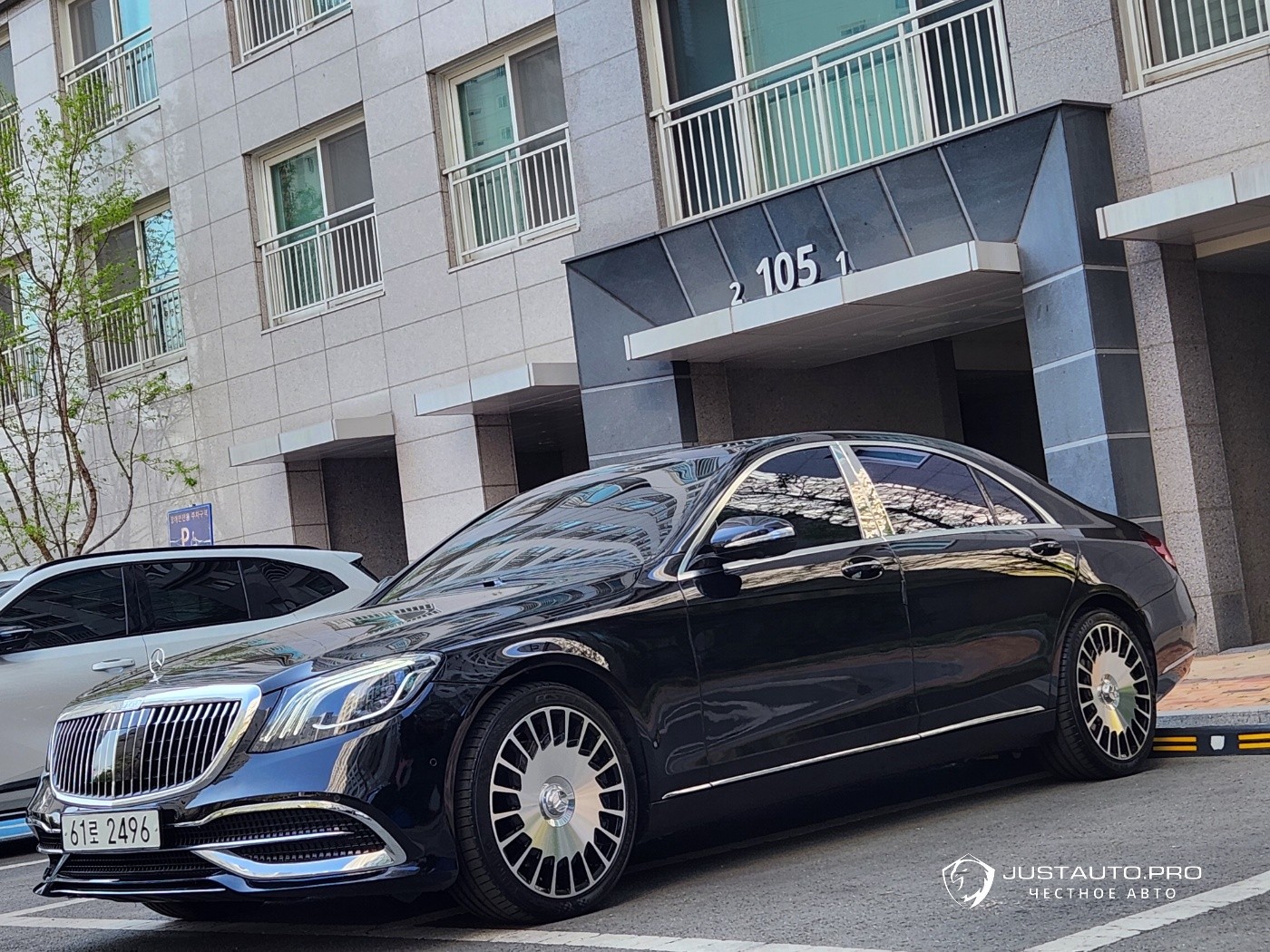 Автомобиль Mercedes-Benz S-Class