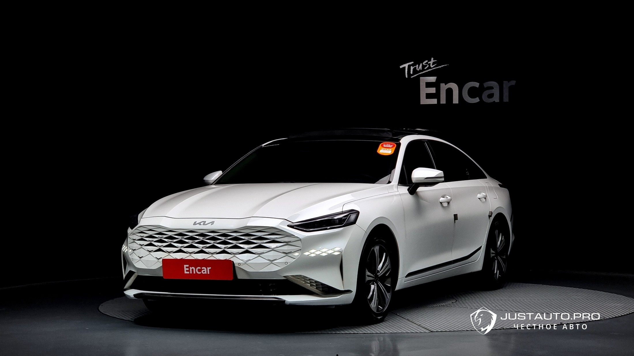Автомобиль Kia K8