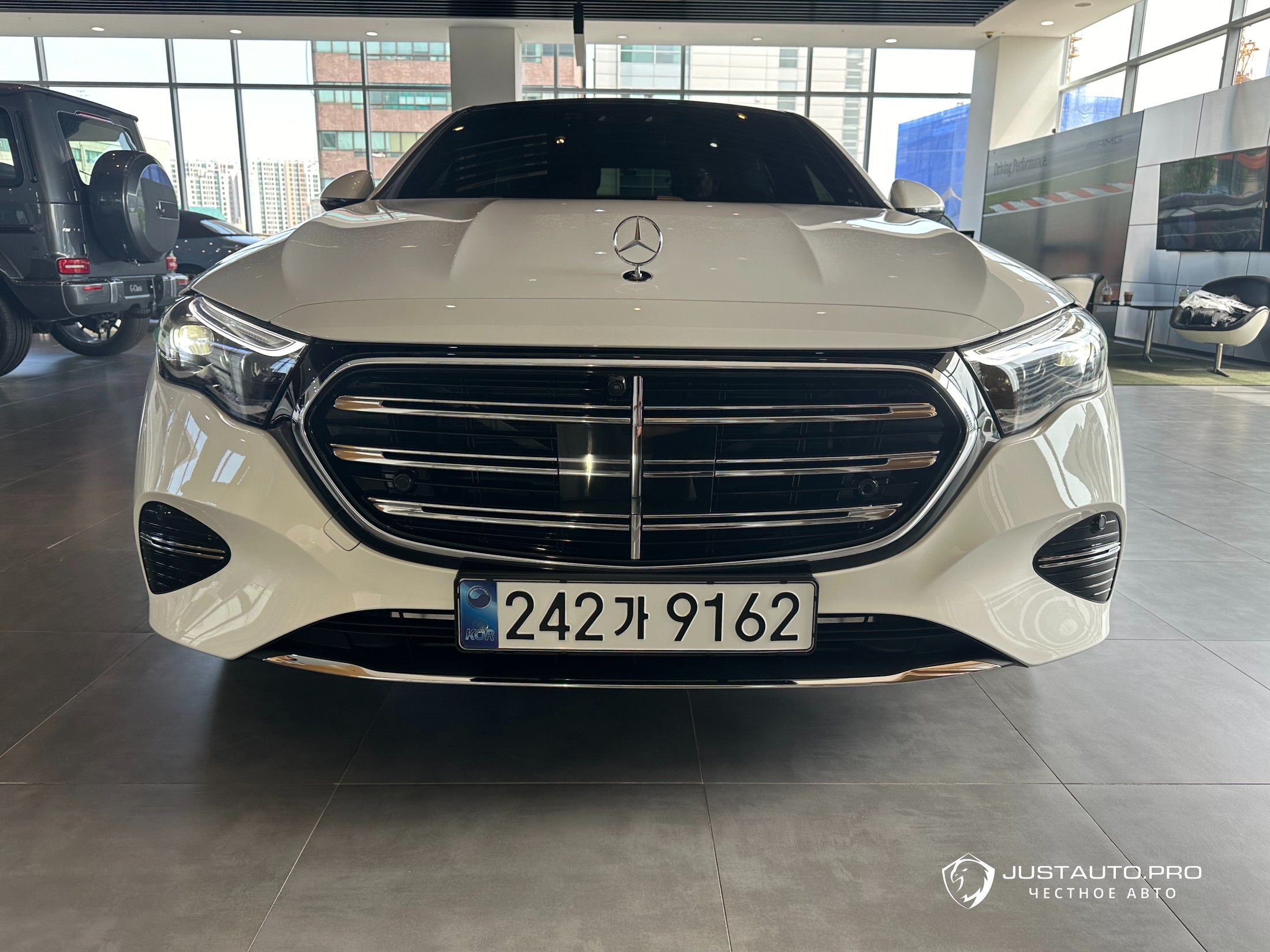Автомобиль Mercedes-Benz E-Class