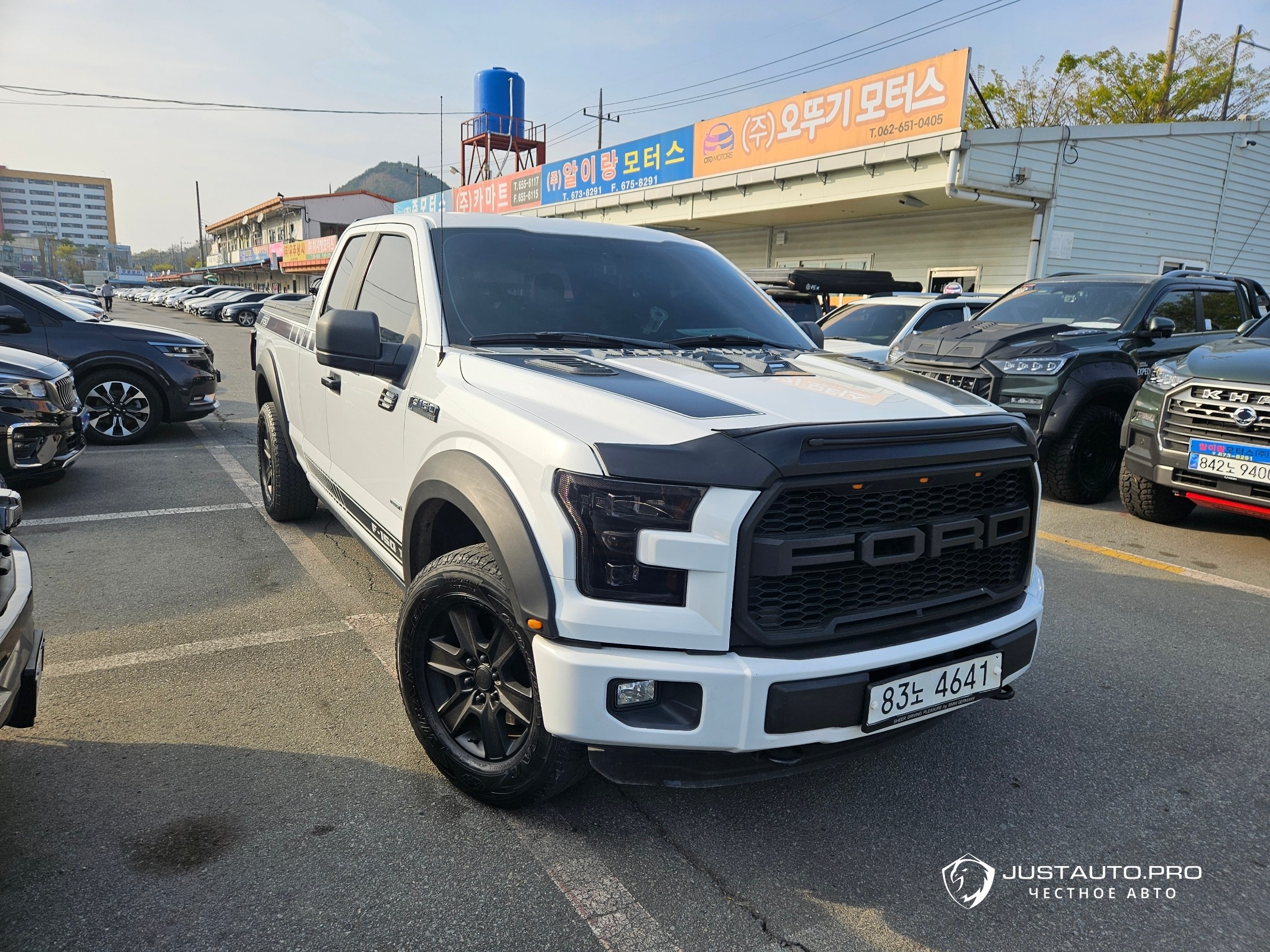 Автомобиль Ford F150