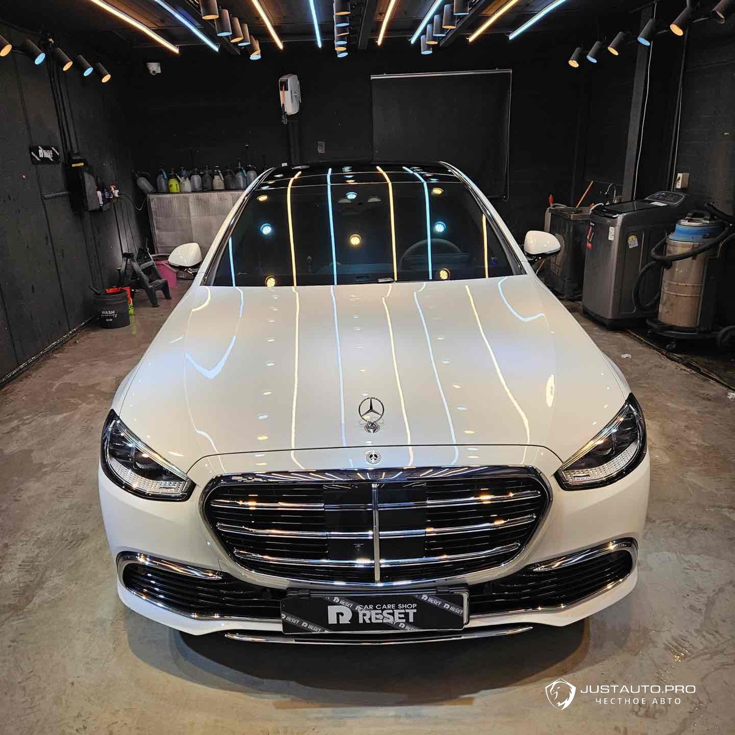 Автомобиль Mercedes-Benz S-Class