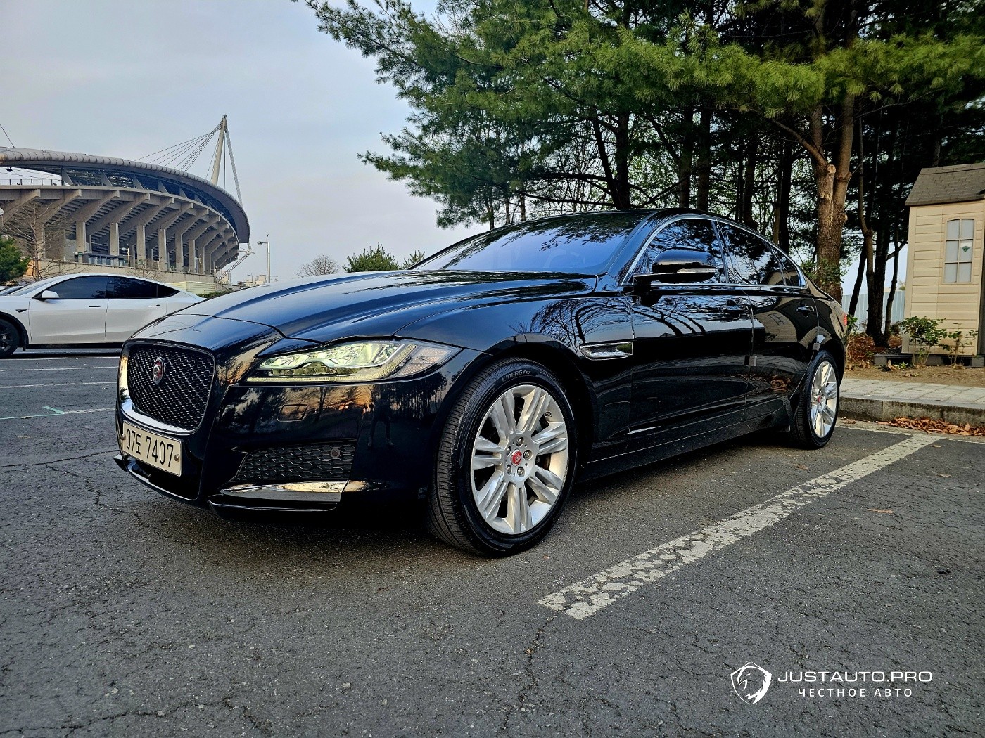 Автомобиль Jaguar XF