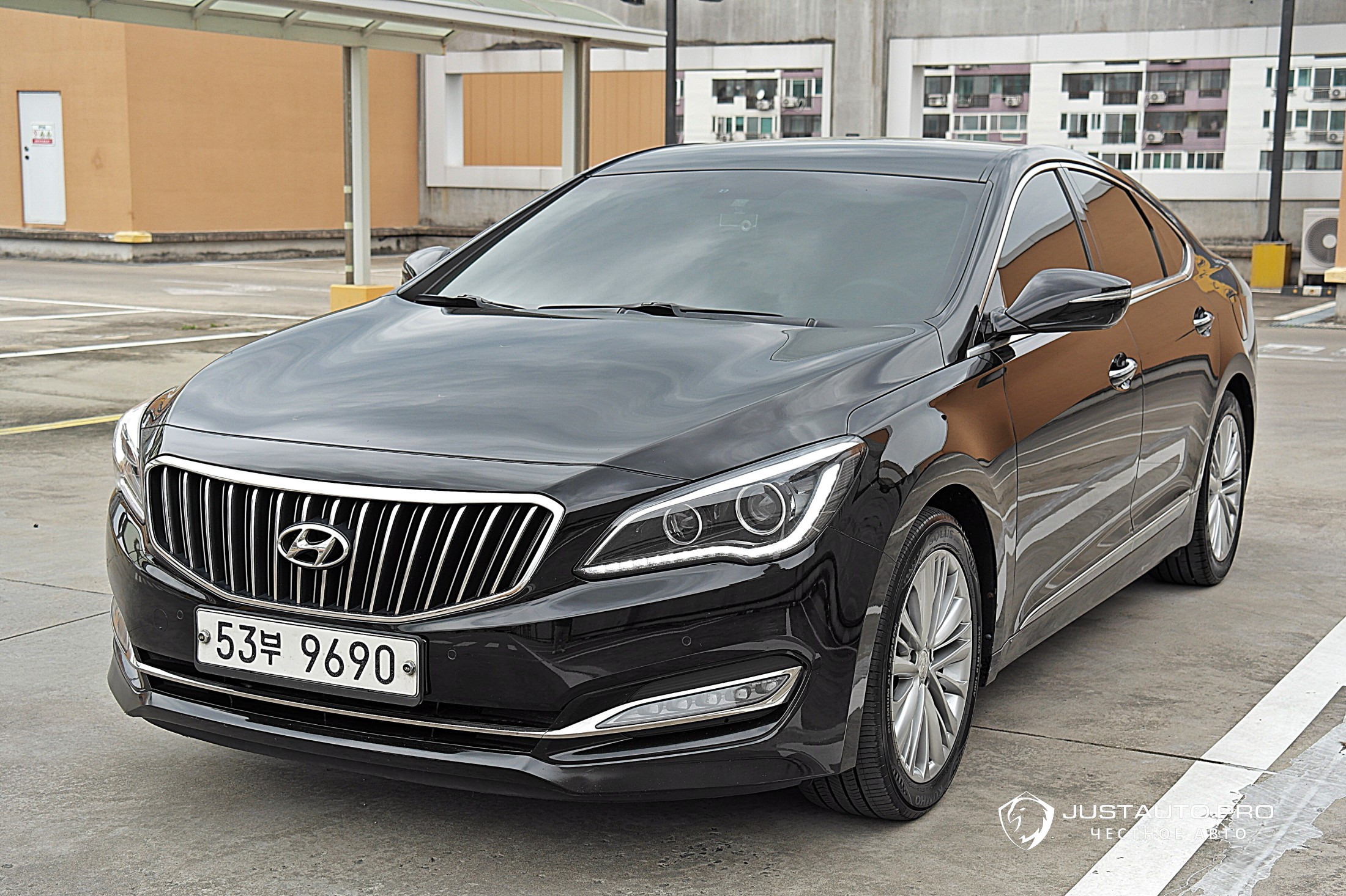Автомобиль Hyundai Aslan