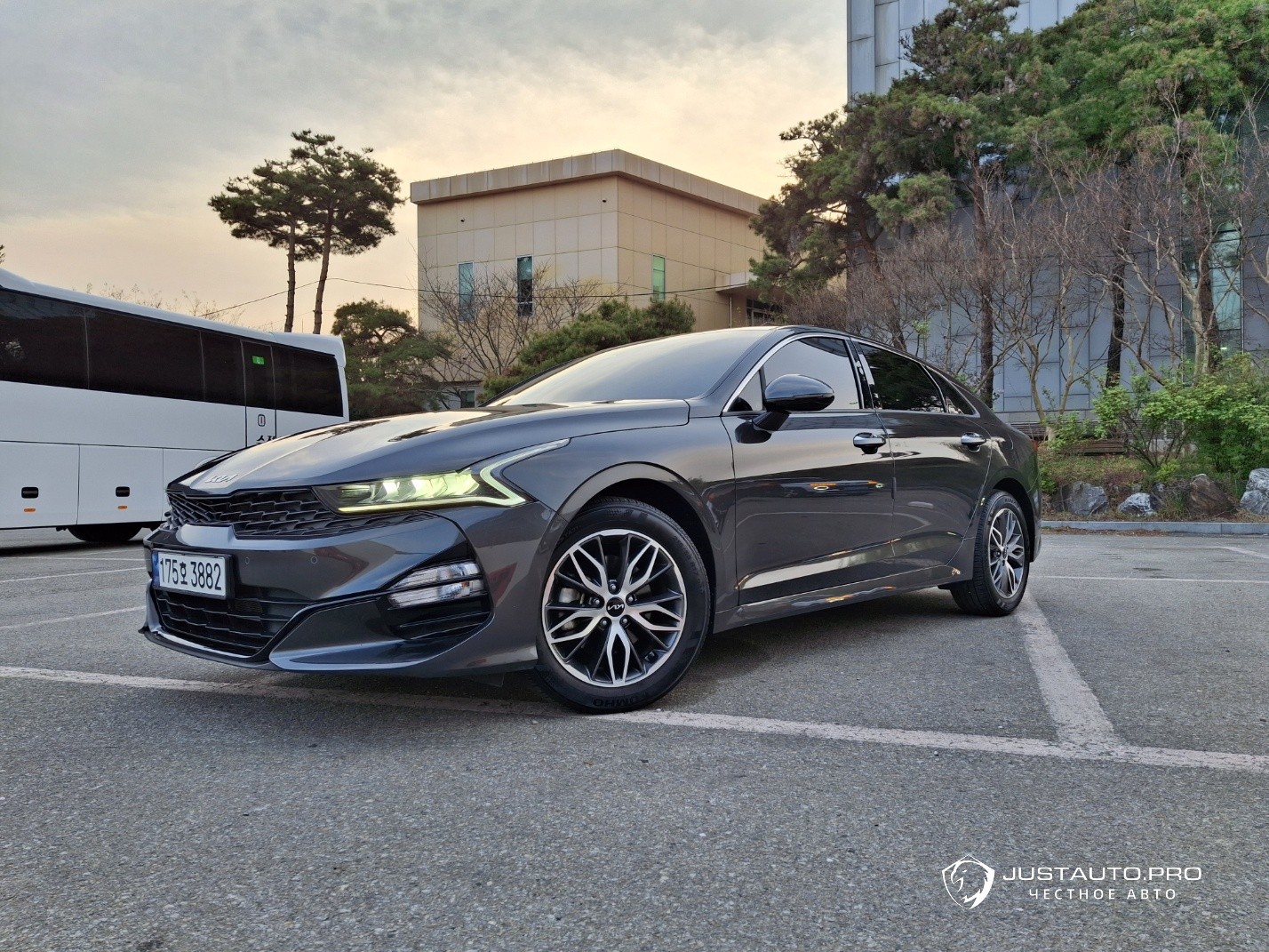 Автомобиль Kia K5