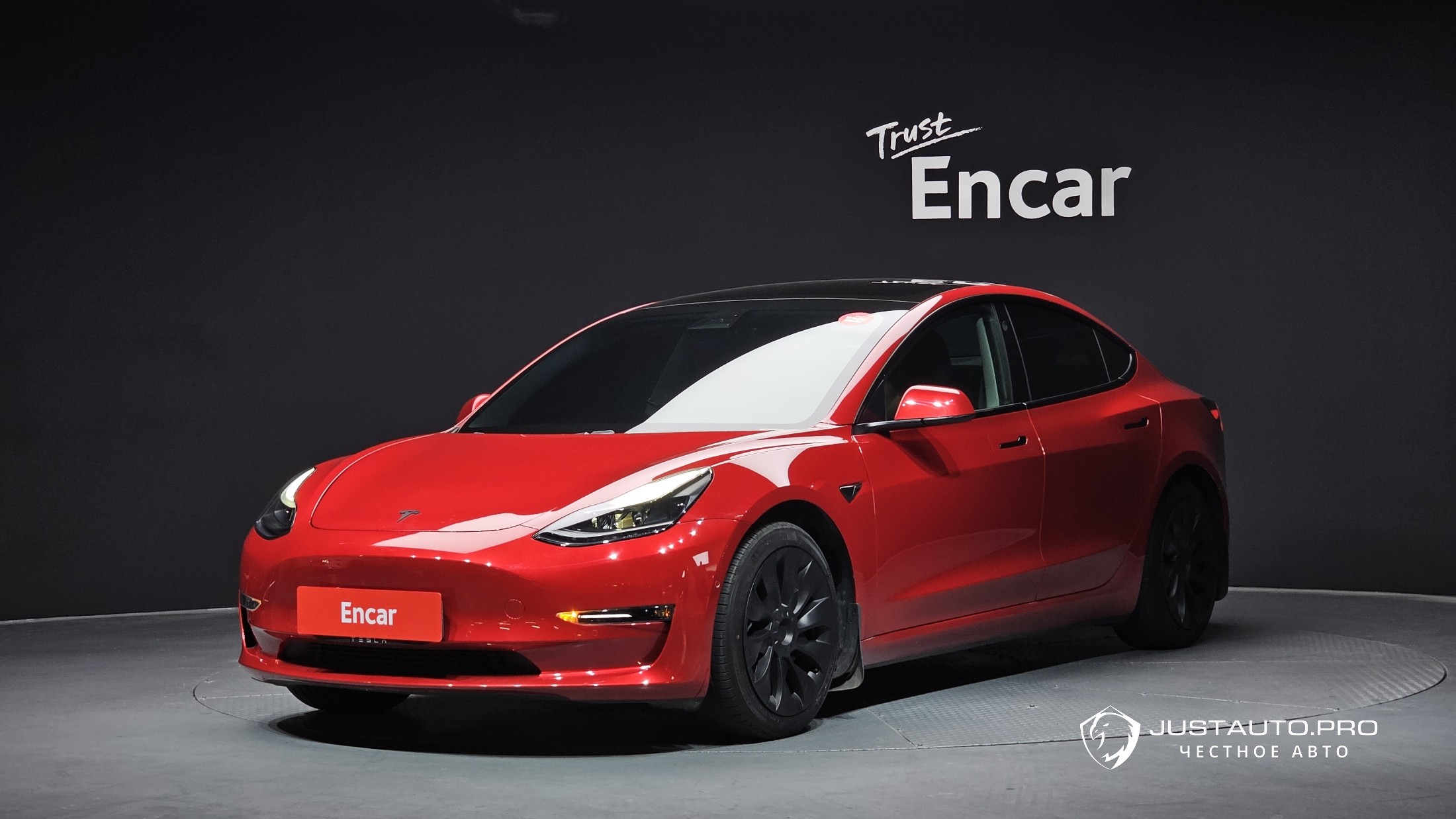 Автомобиль Tesla Model 3