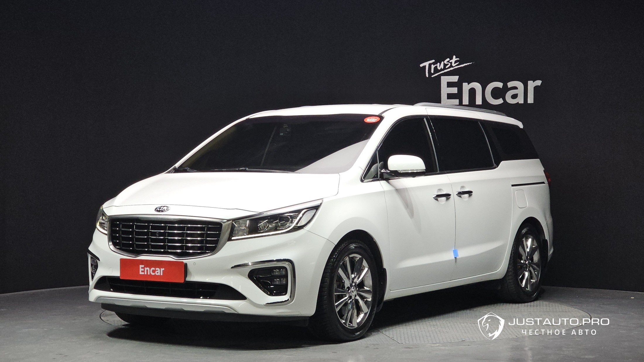 Автомобиль Kia Canival