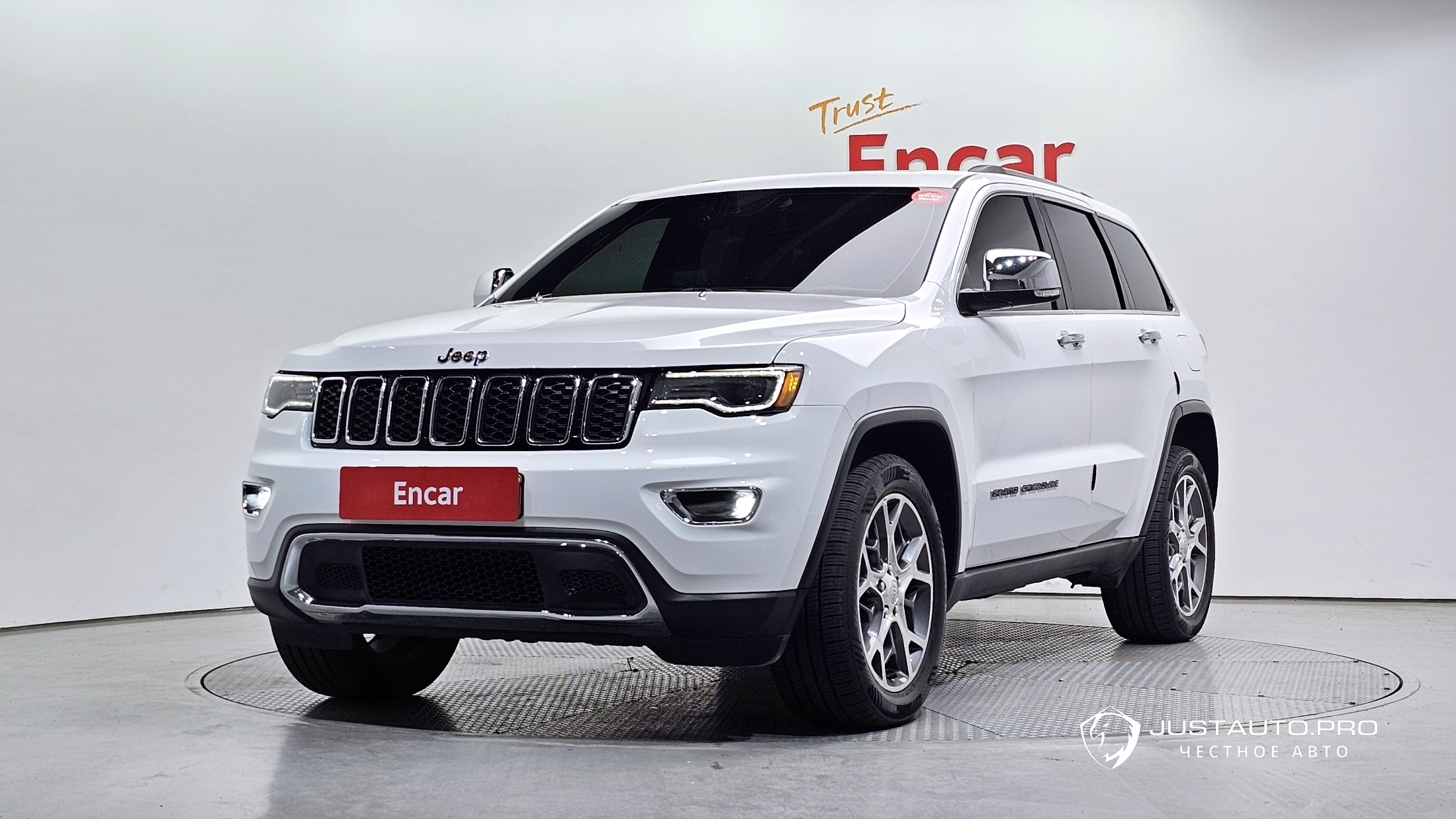 Автомобиль Jeep Cherokee