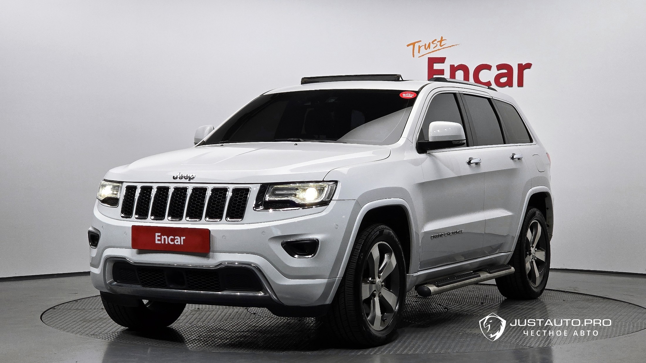 Автомобиль Jeep Cherokee