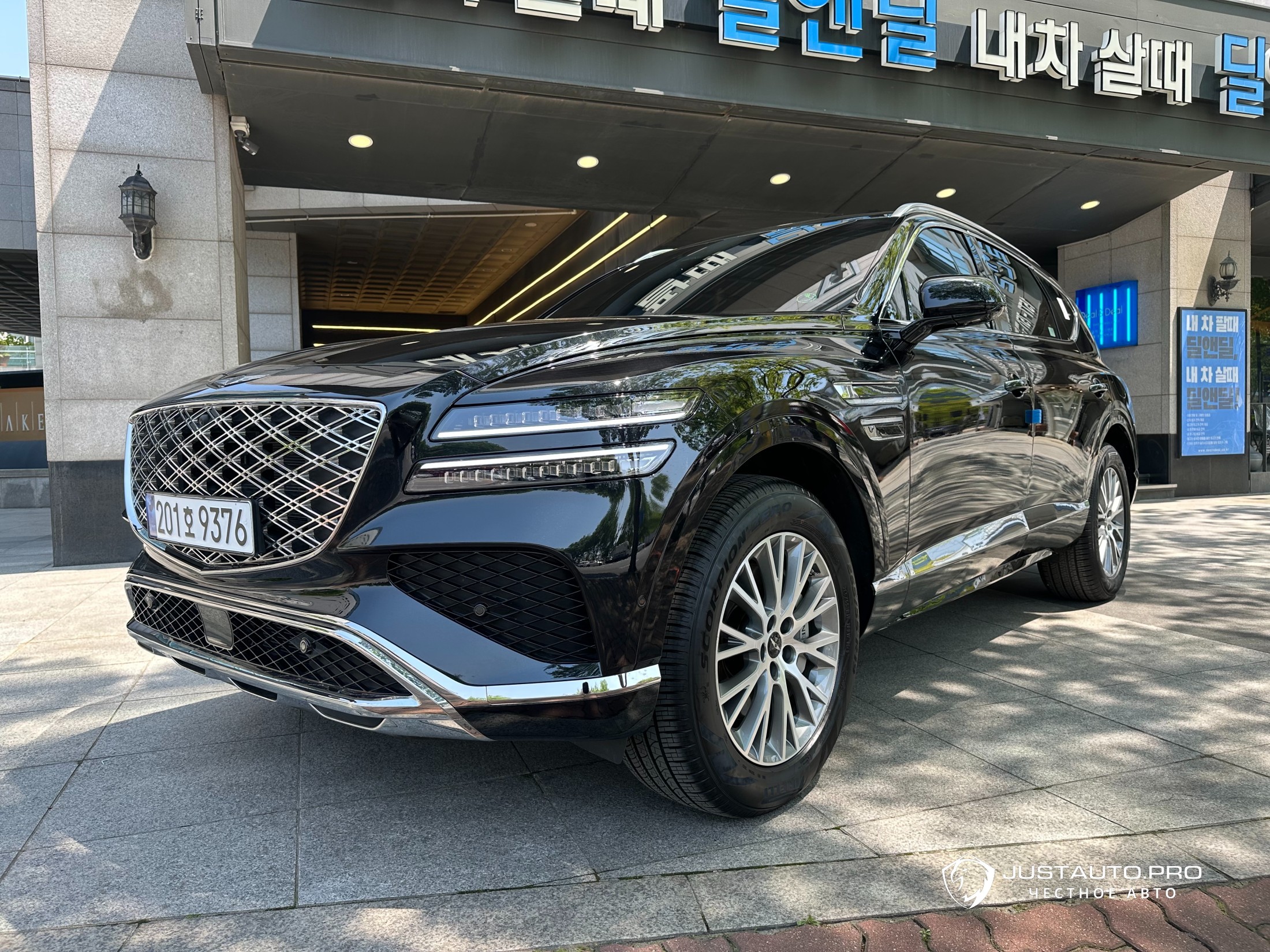 Автомобиль Genesis GV80