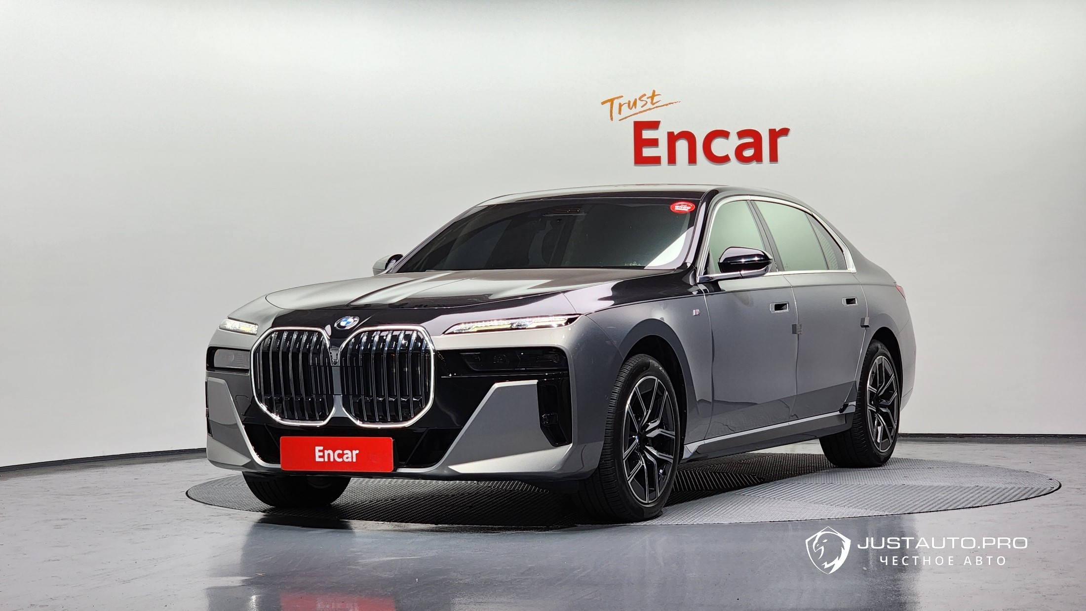 Автомобиль BMW 7-Series