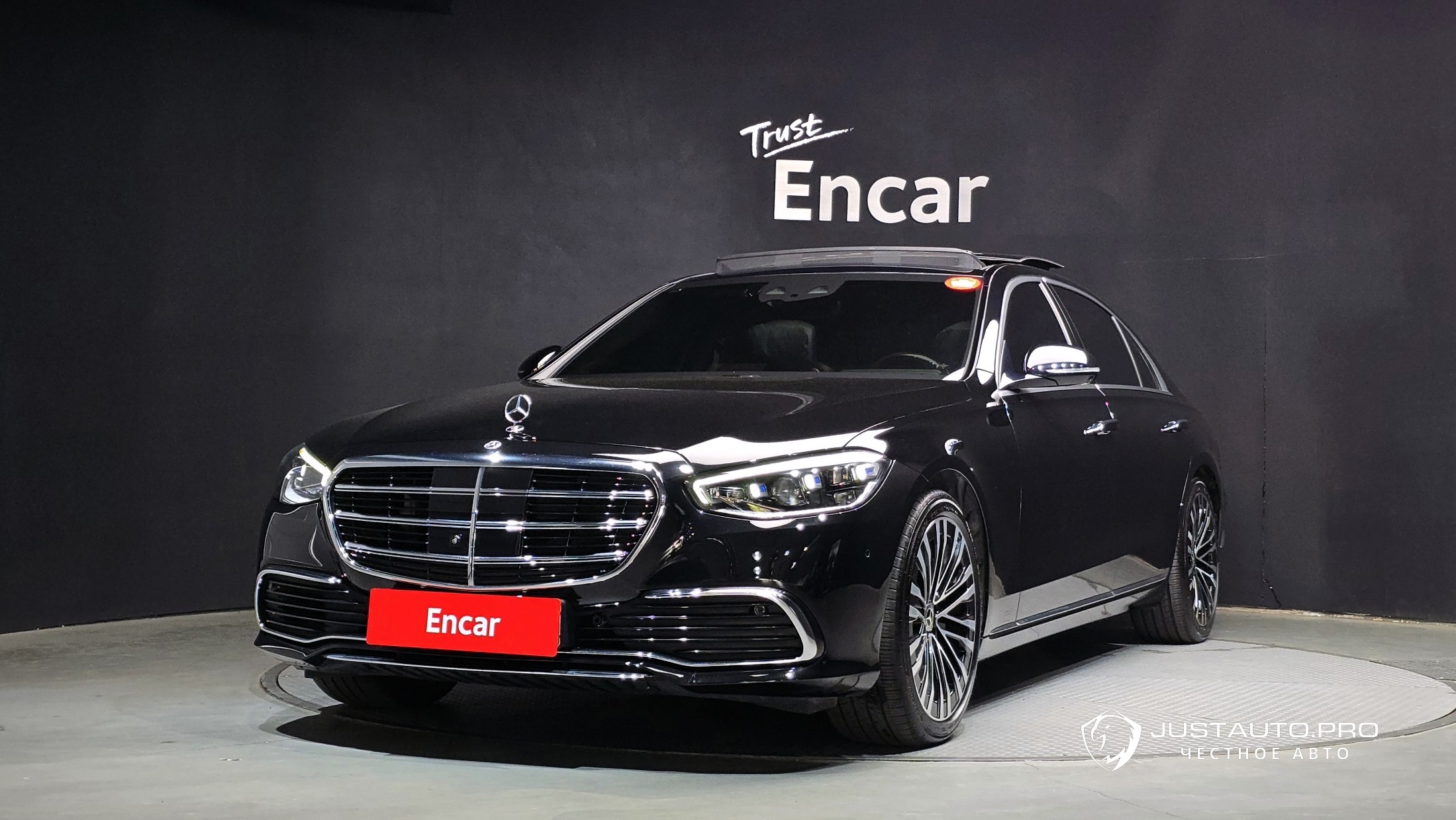 Автомобиль Mercedes-Benz S-Class