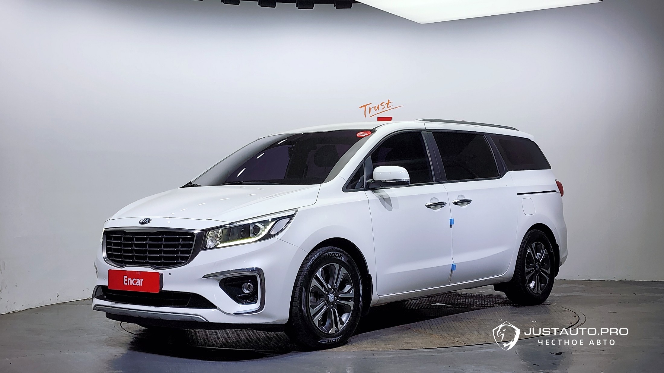 Автомобиль Kia Canival