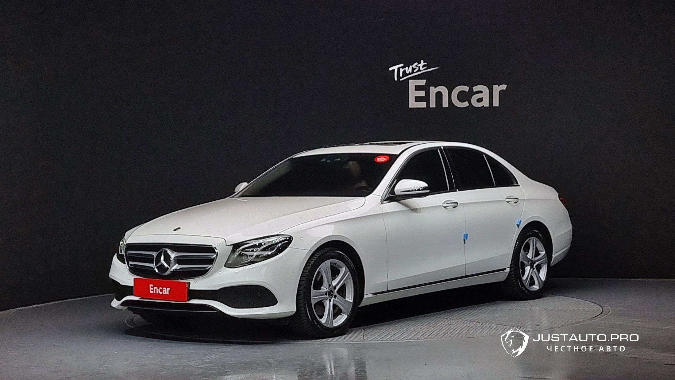 Автомобиль Mercedes-Benz E-Class