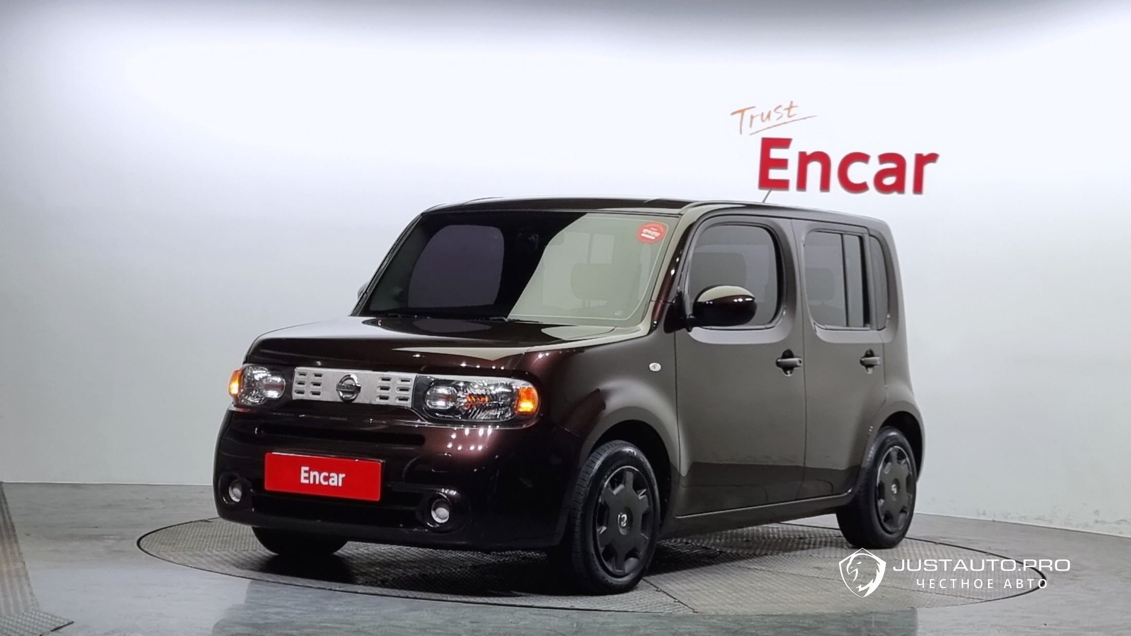 Автомобиль Nissan Cube