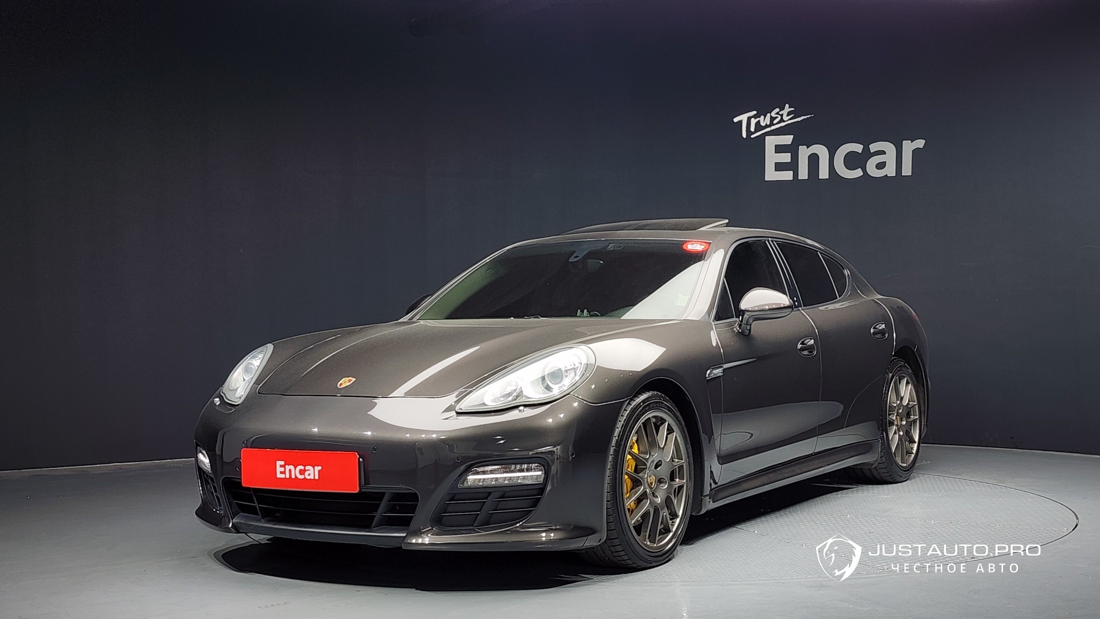 Автомобиль Porsche Panamera