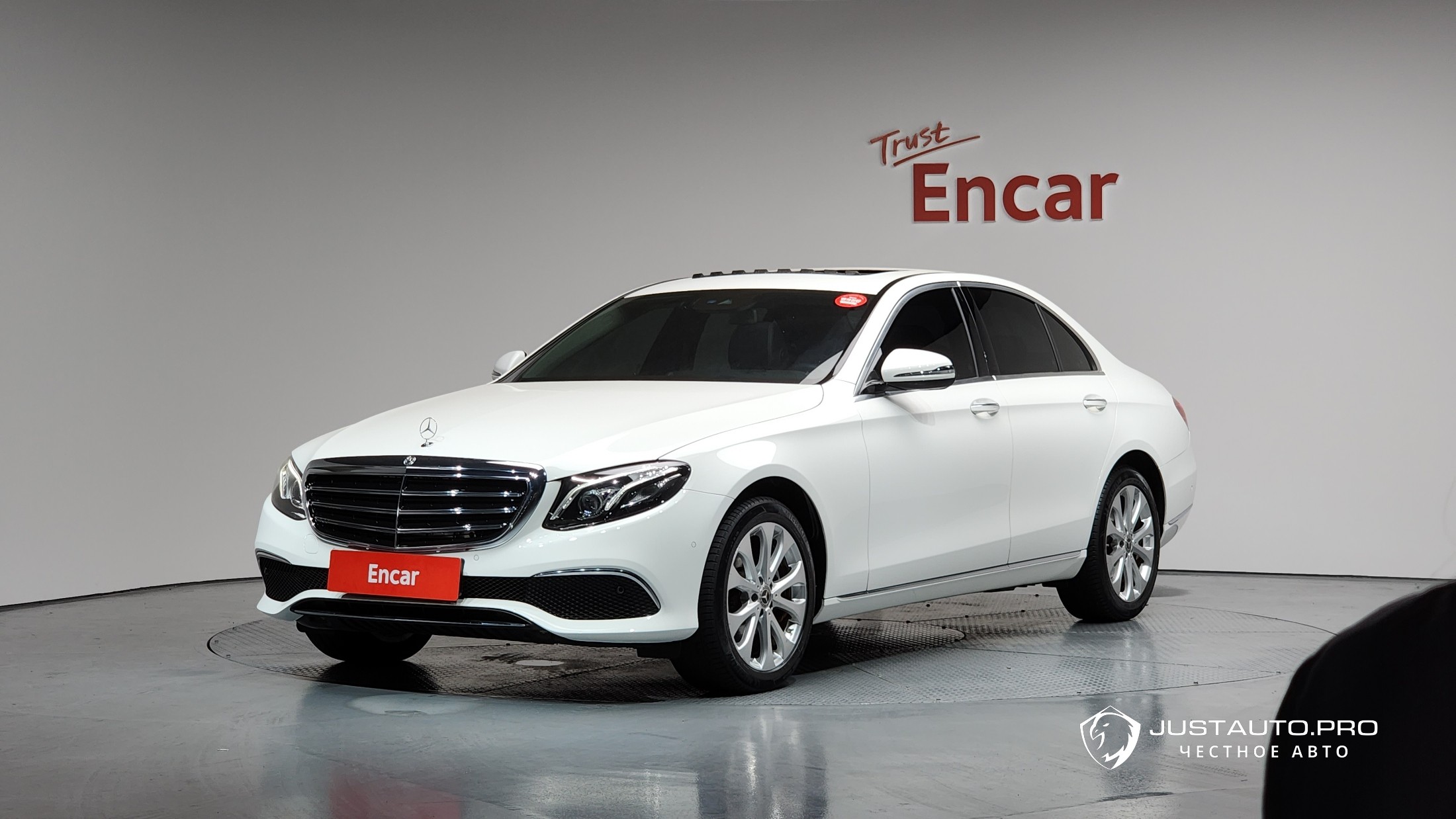 Автомобиль Mercedes-Benz E-Class