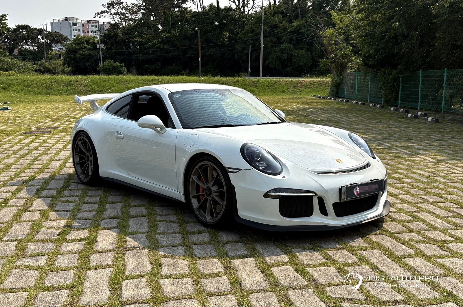 Автомобиль Porsche 911