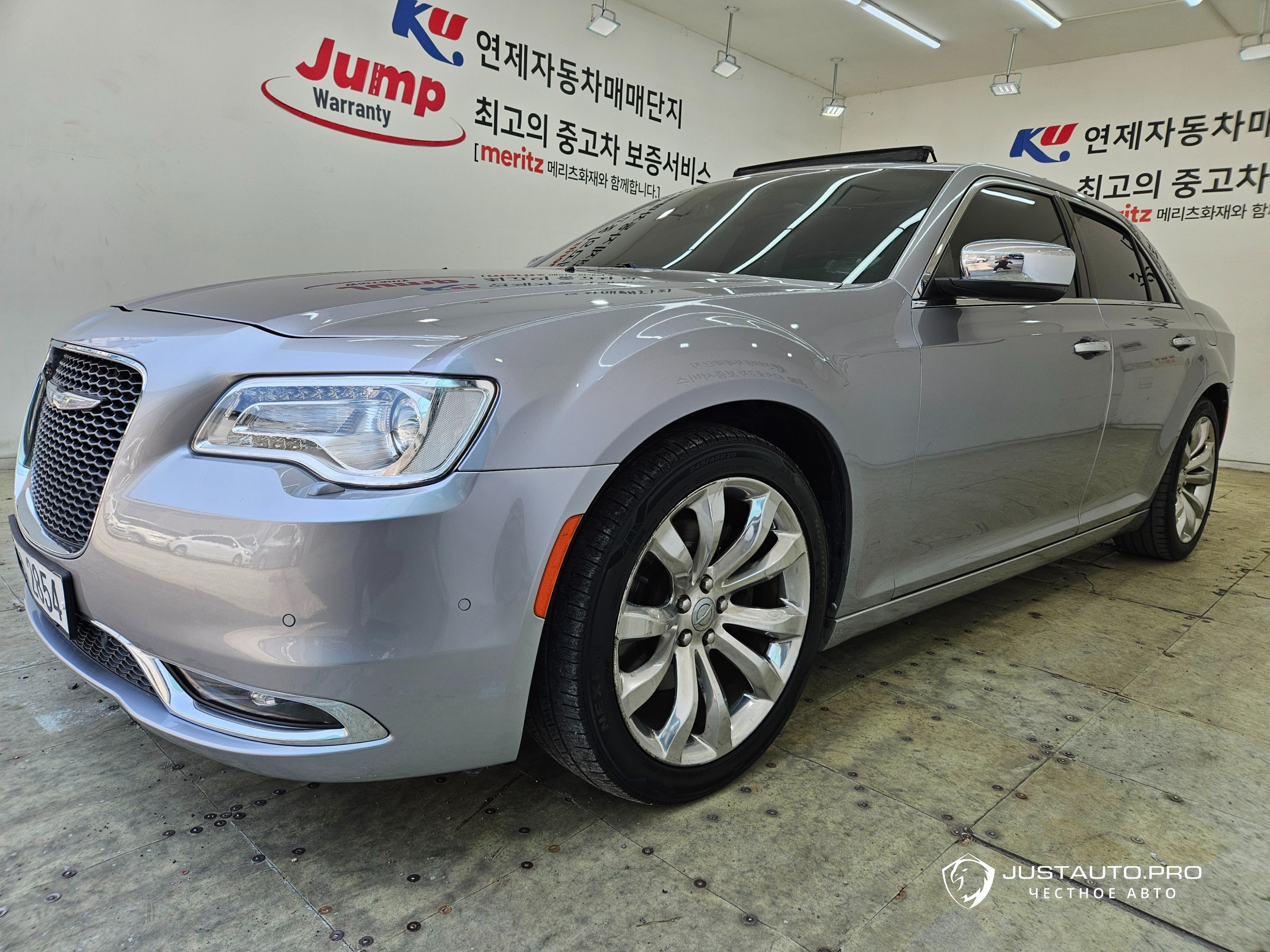 Автомобиль Chrysler 300C