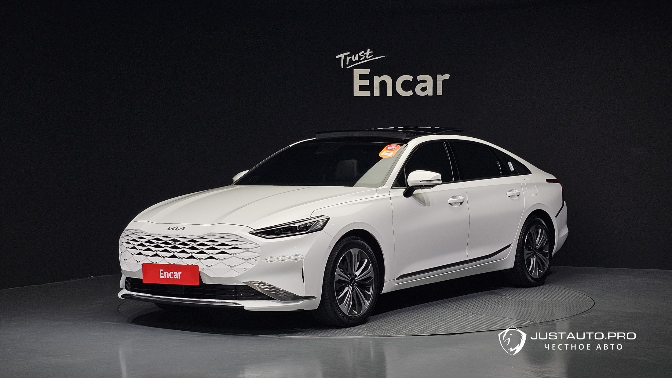 Автомобиль Kia K8