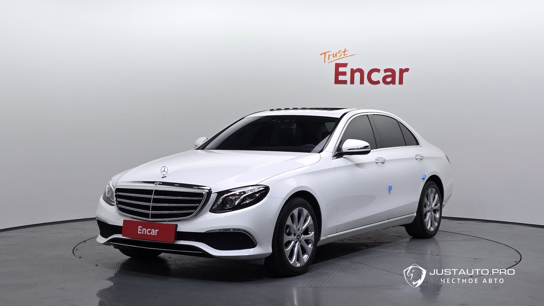 Автомобиль Mercedes-Benz E-Class