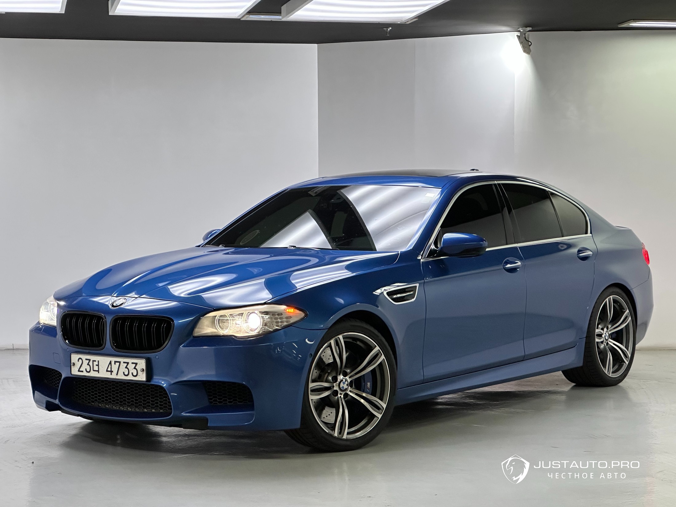 Автомобиль BMW M5
