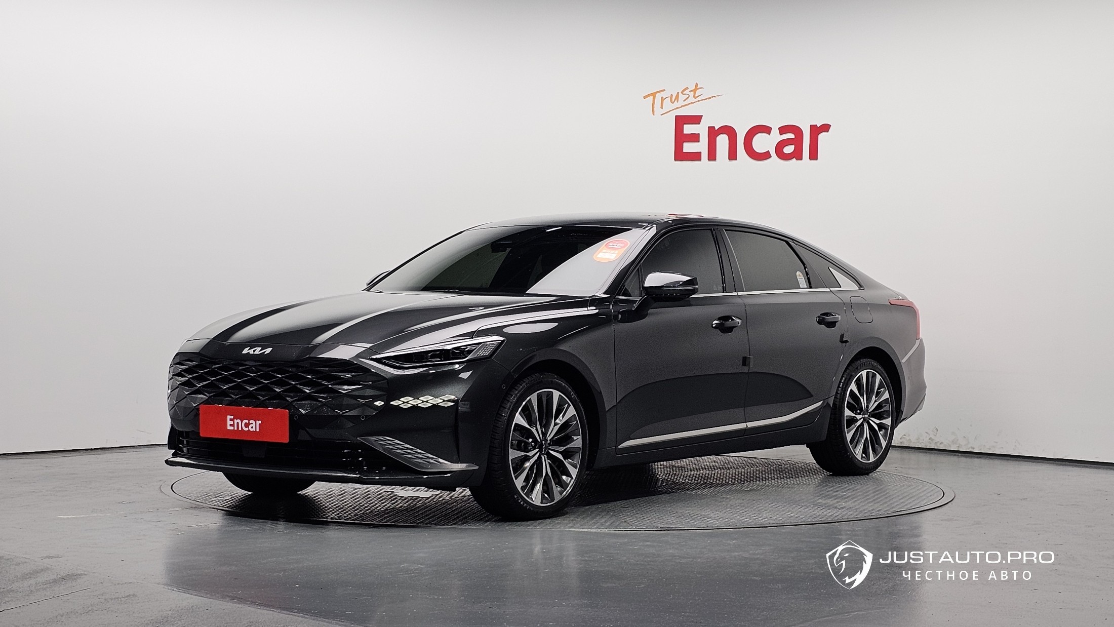 Автомобиль Kia K8