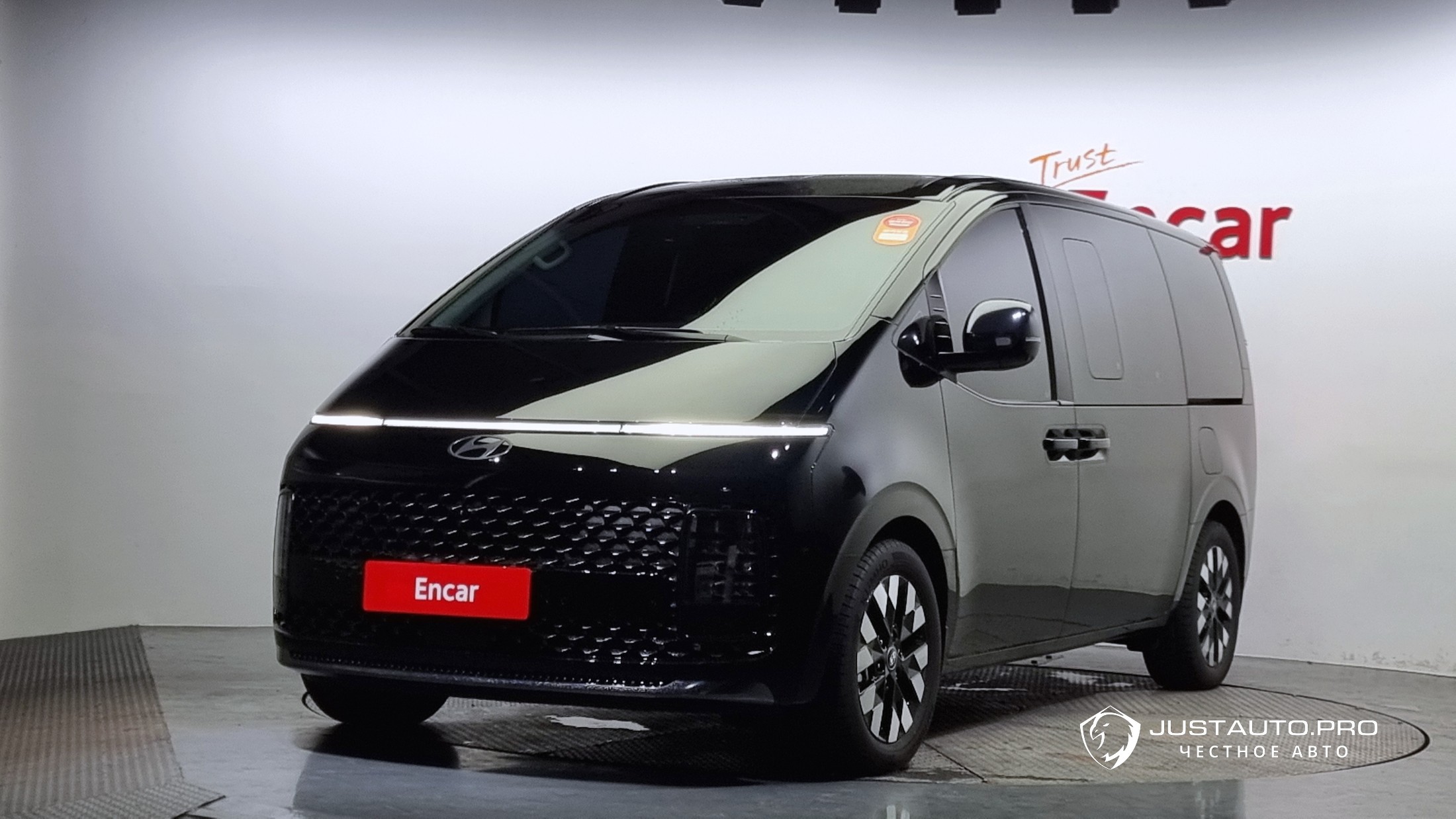 Автомобиль Hyundai Staria