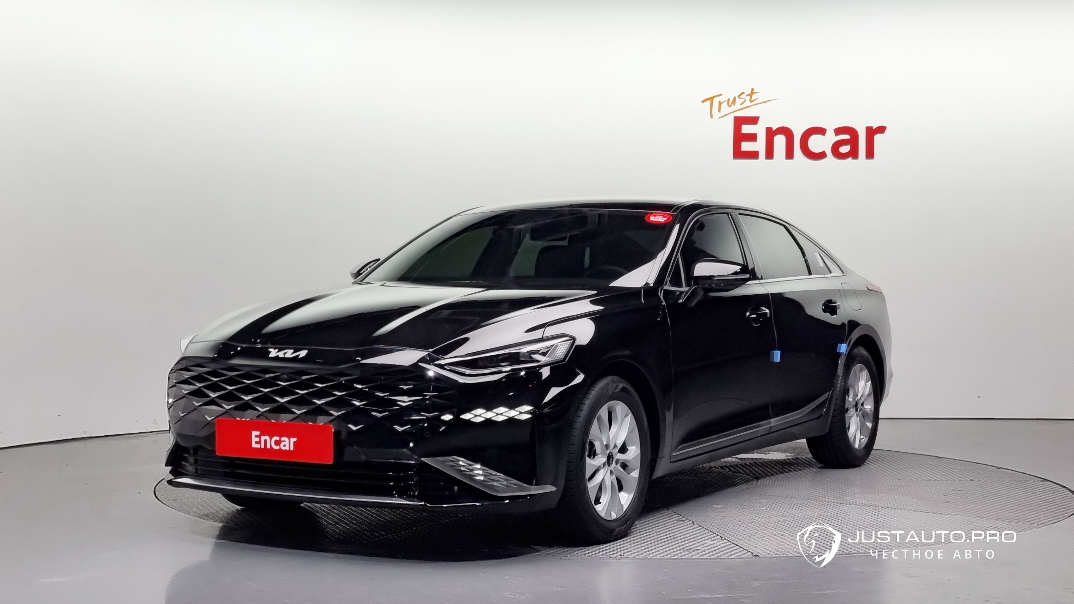 Автомобиль Kia K8