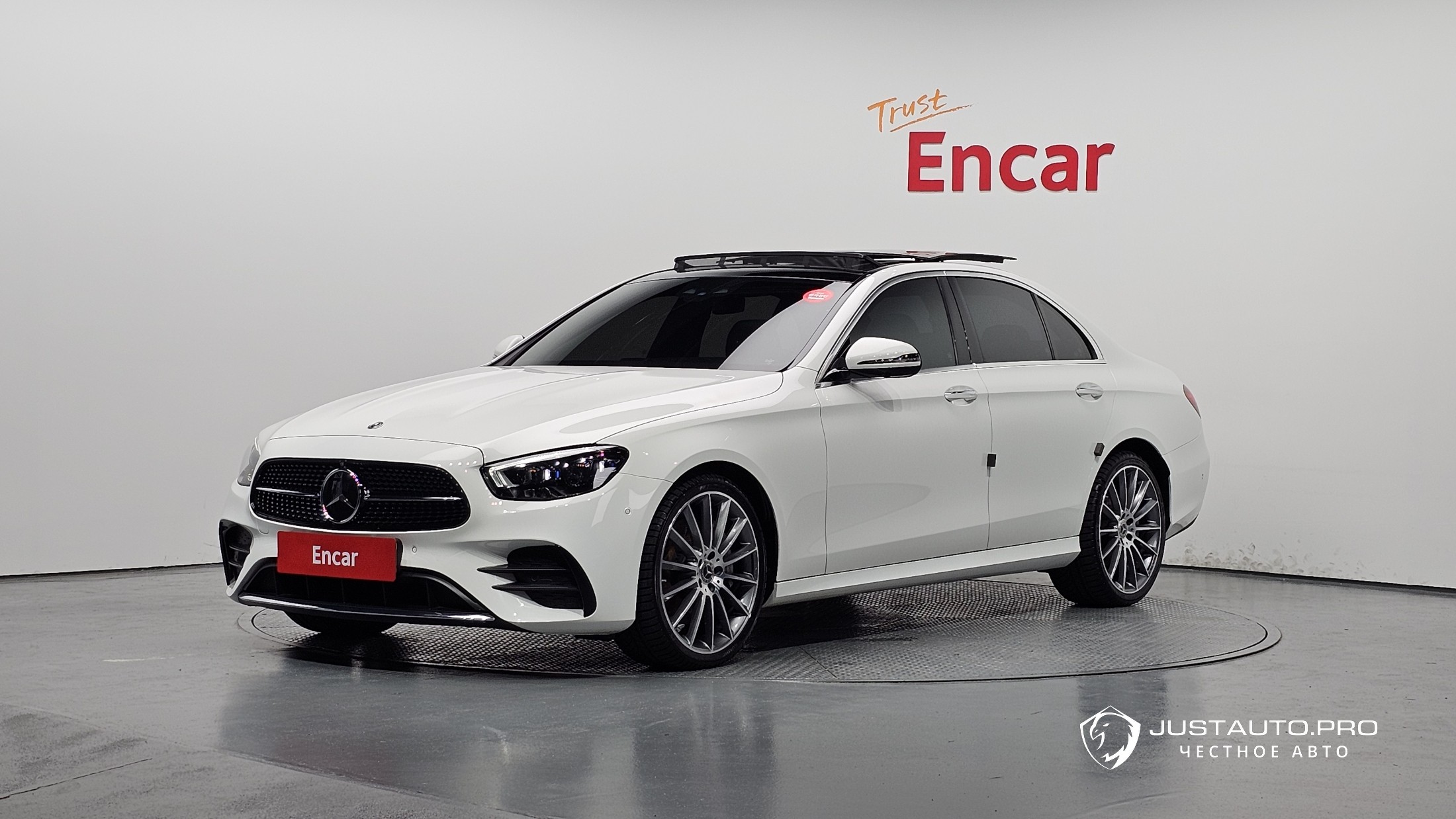 Автомобиль Mercedes-Benz E-Class