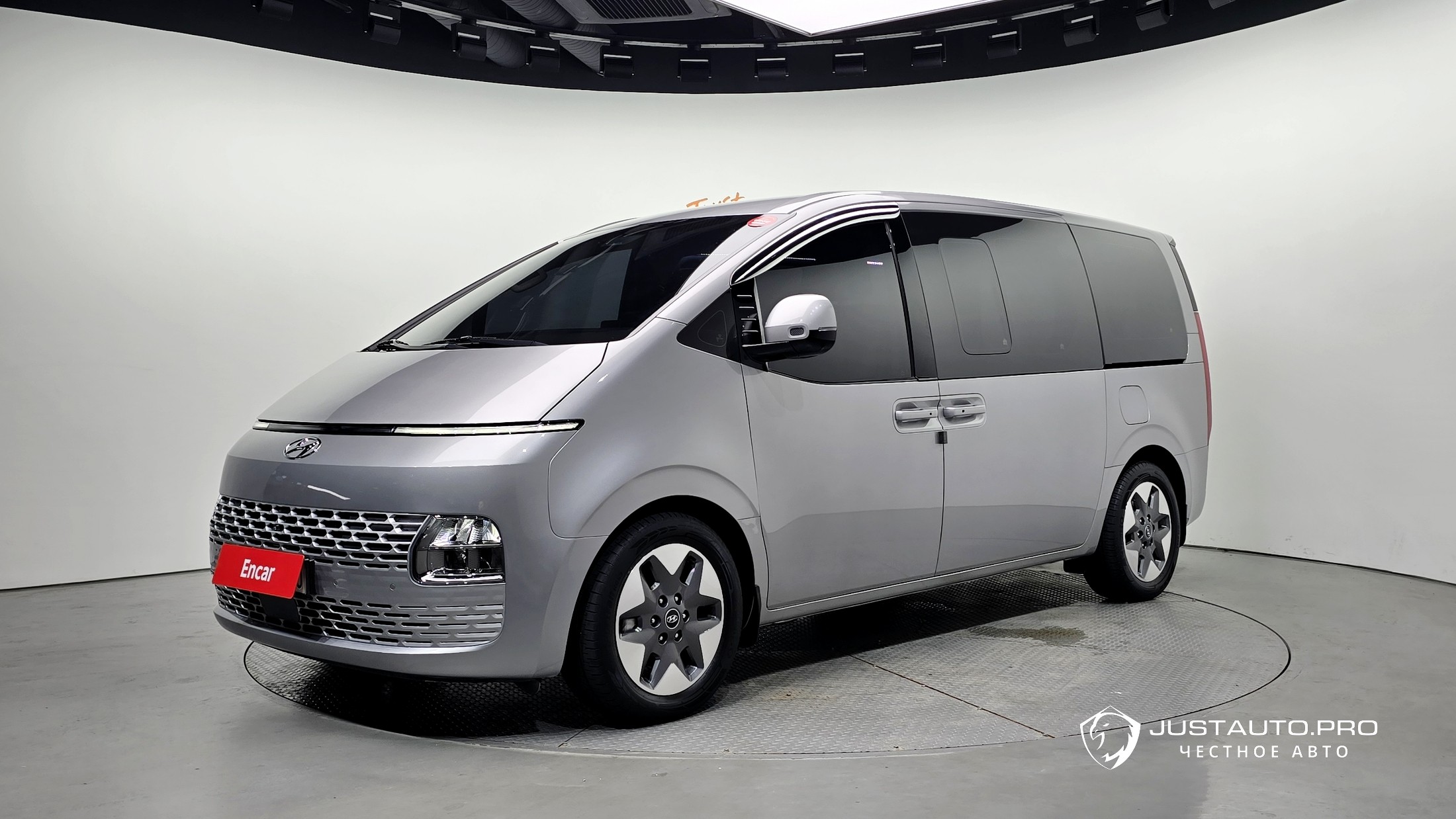 Автомобиль Hyundai Staria