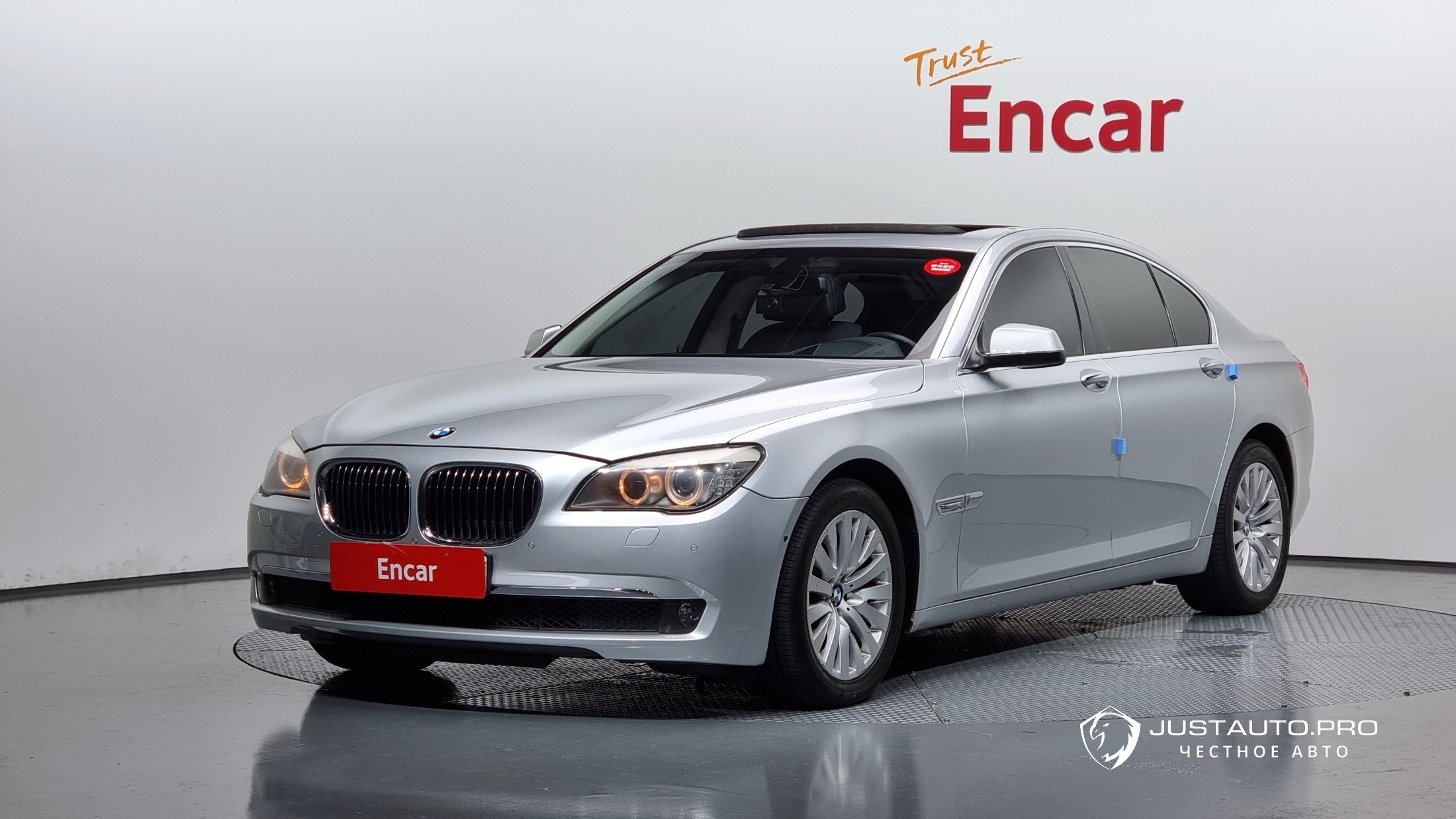 Автомобиль BMW 7-Series