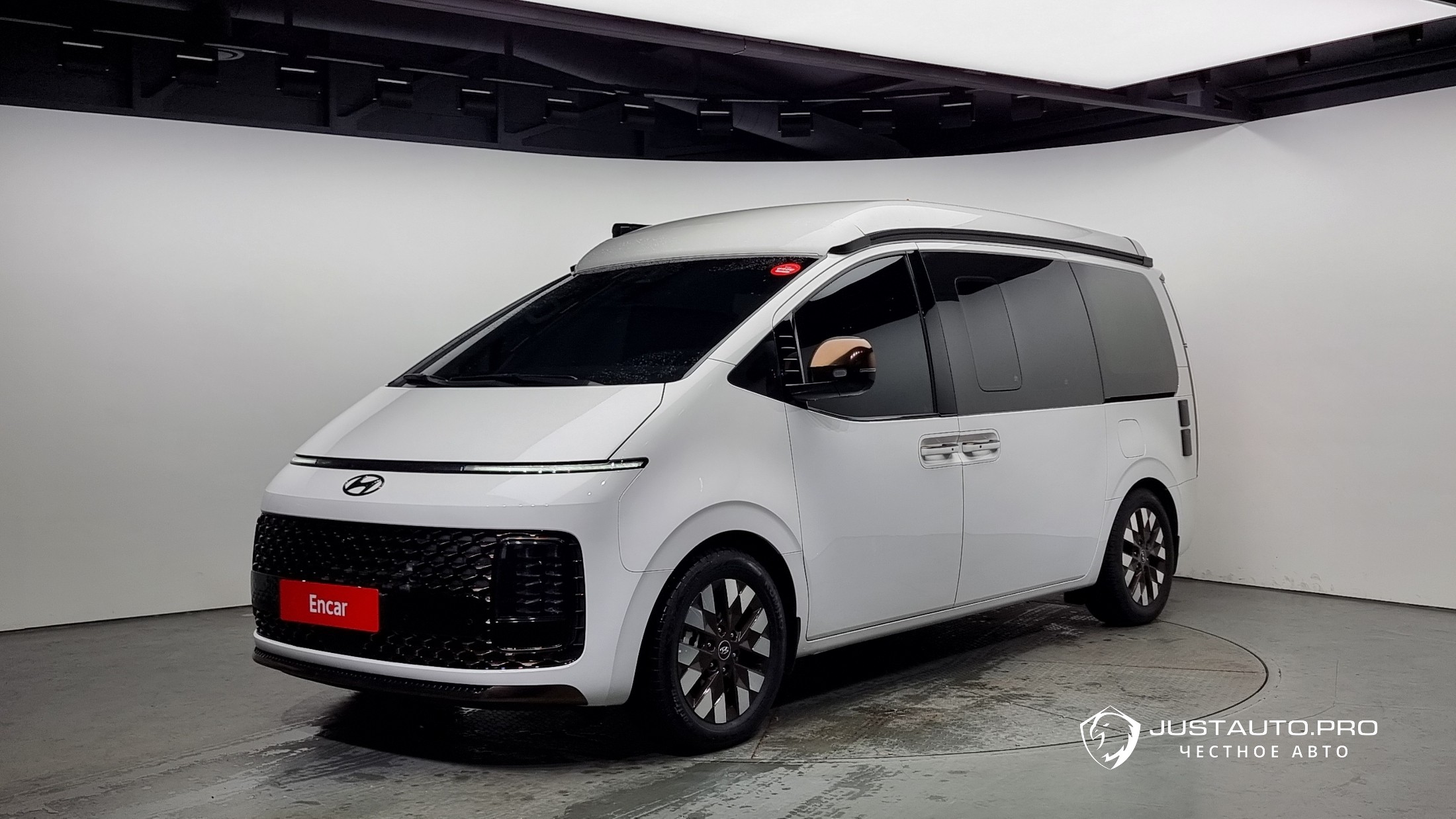 Автомобиль Hyundai Staria