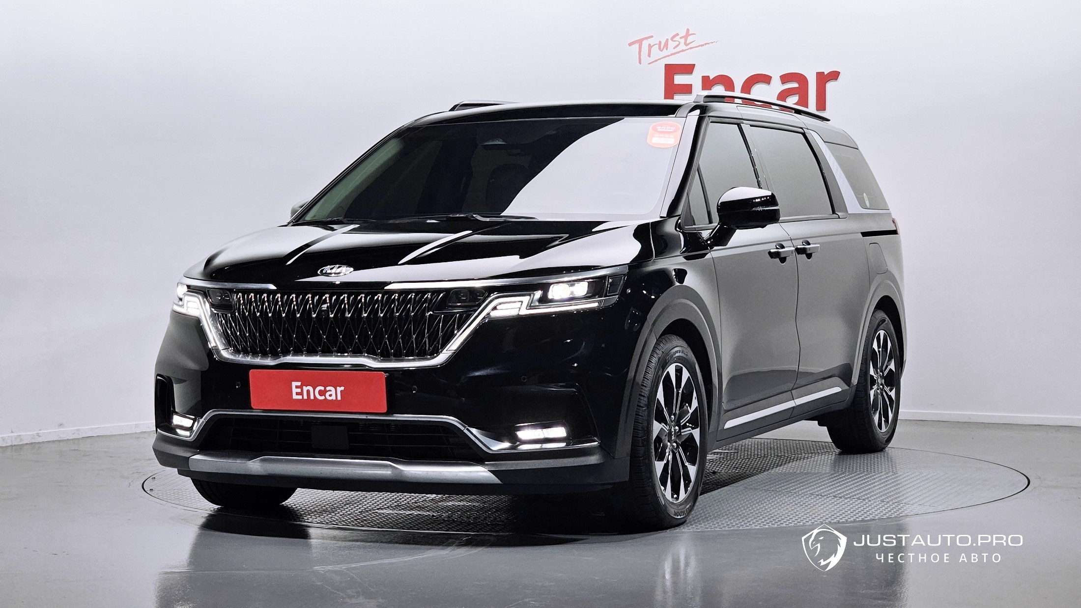 Автомобиль Kia Canival