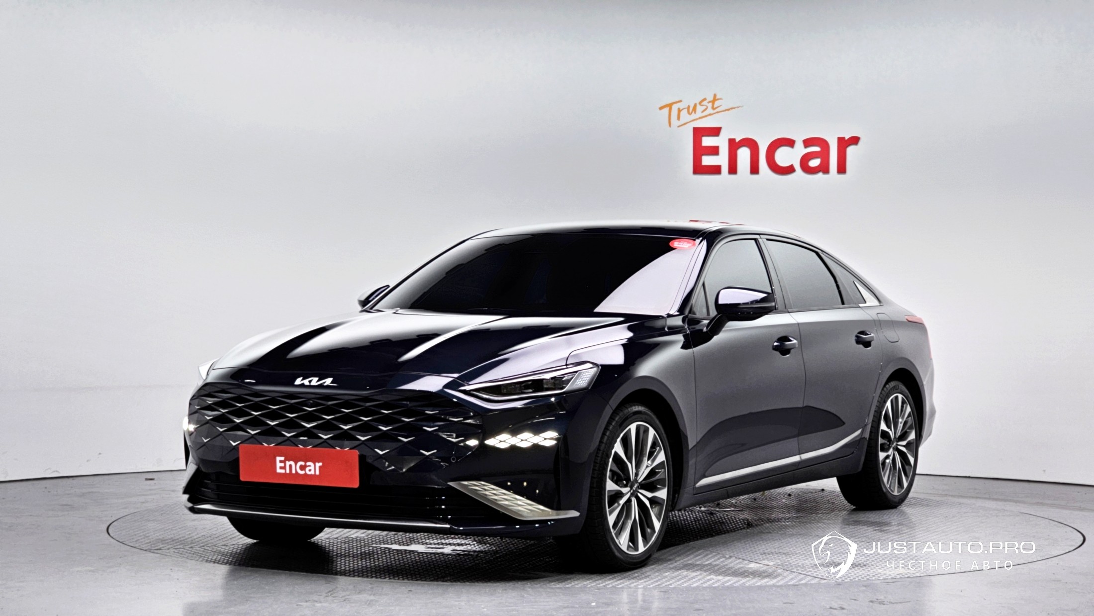 Автомобиль Kia K8