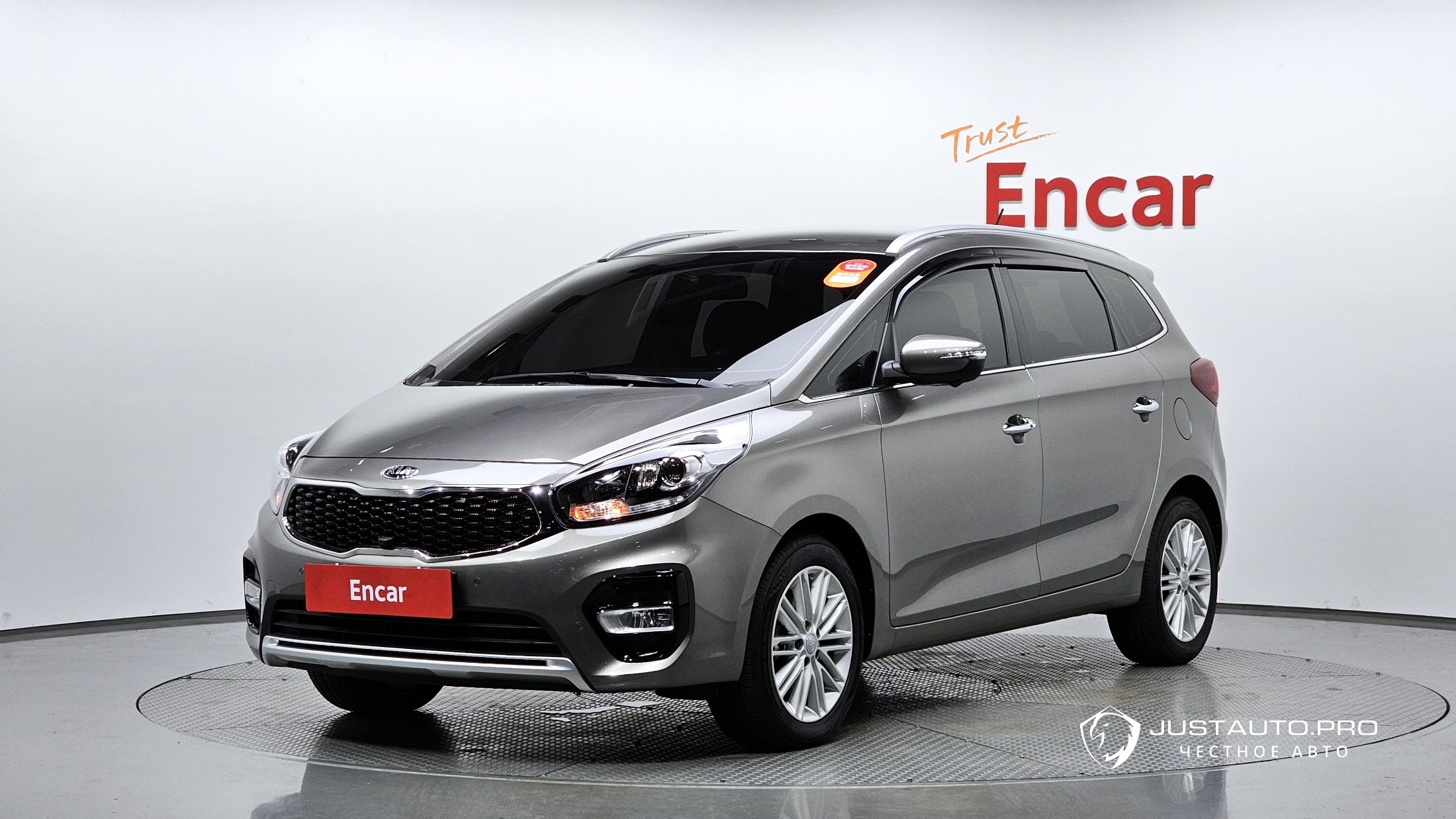 Автомобиль Kia Carens