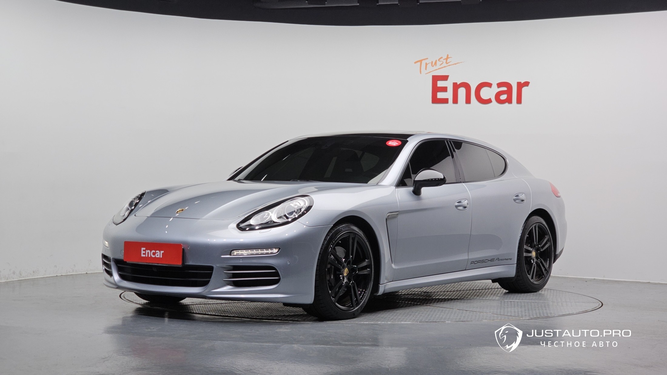 Автомобиль Porsche Panamera