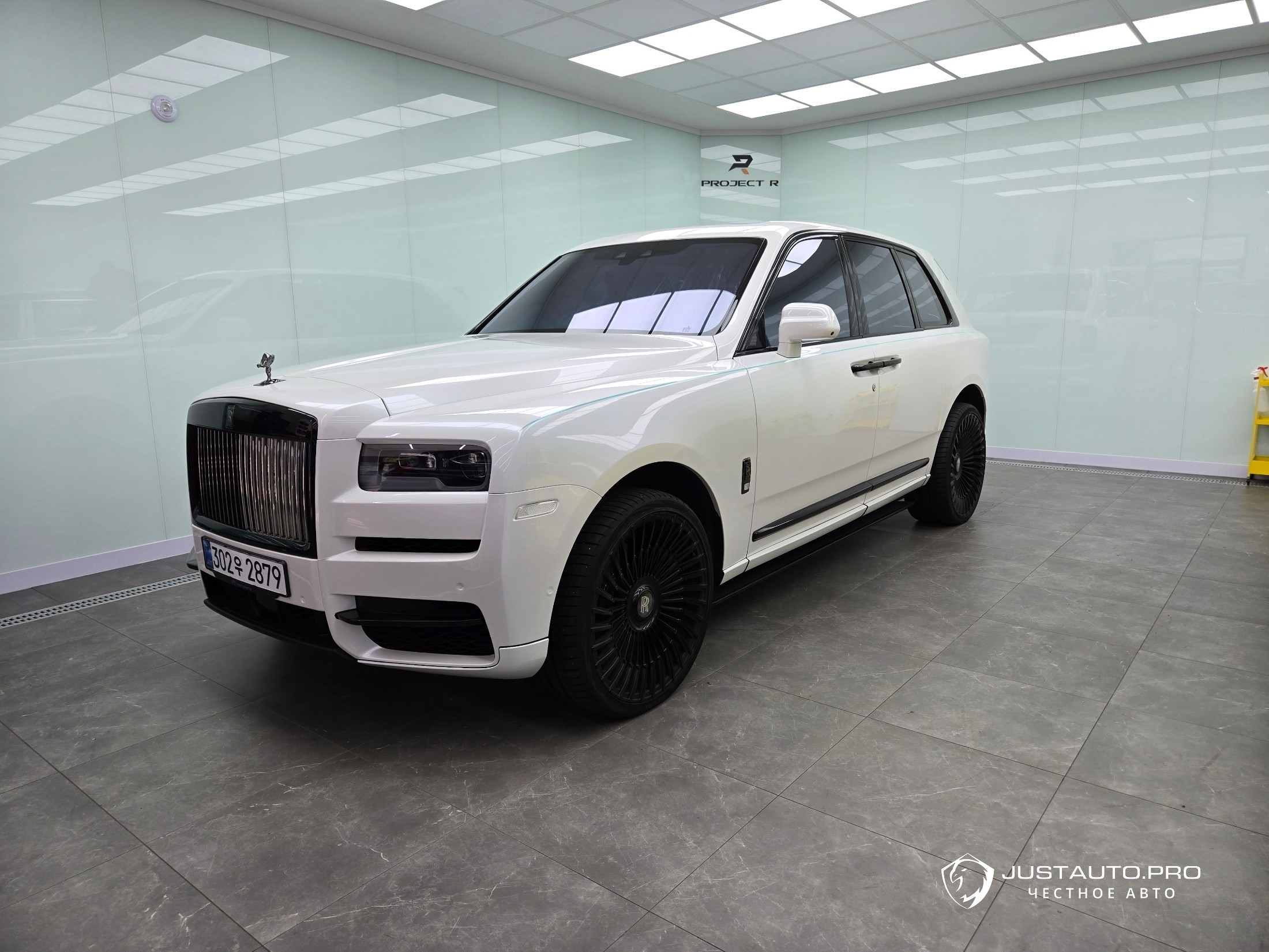 Автомобиль Rolls-Royce Cullinan