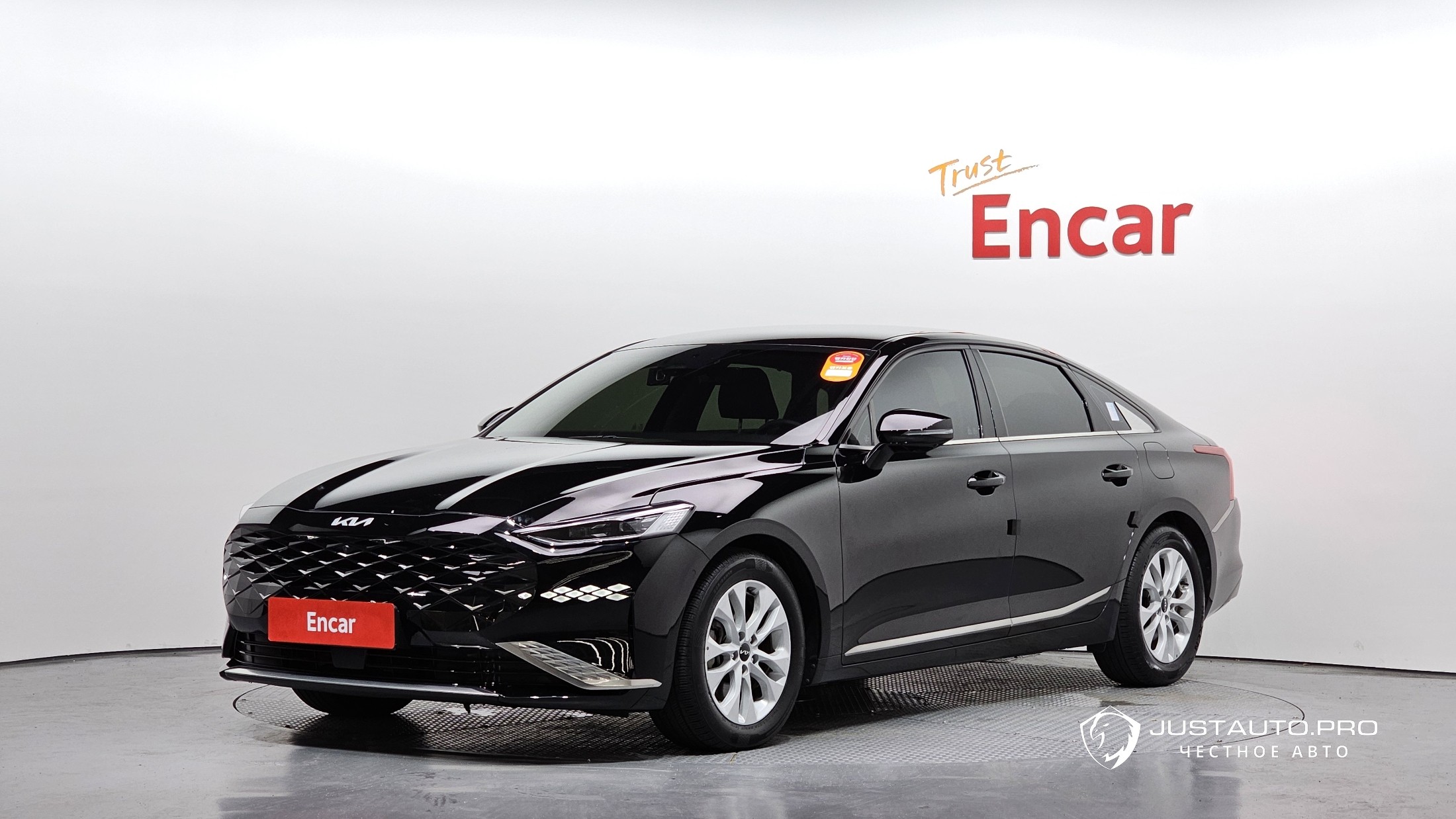 Автомобиль Kia K8