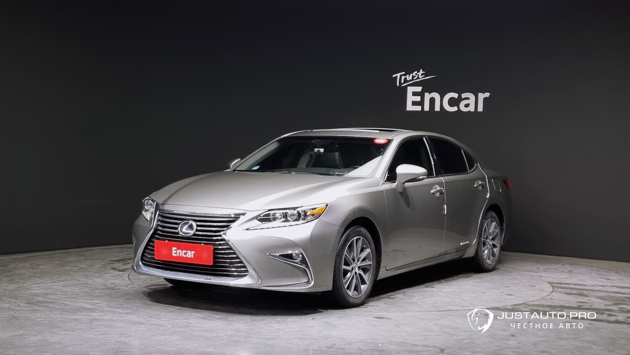Автомобиль Lexus ES