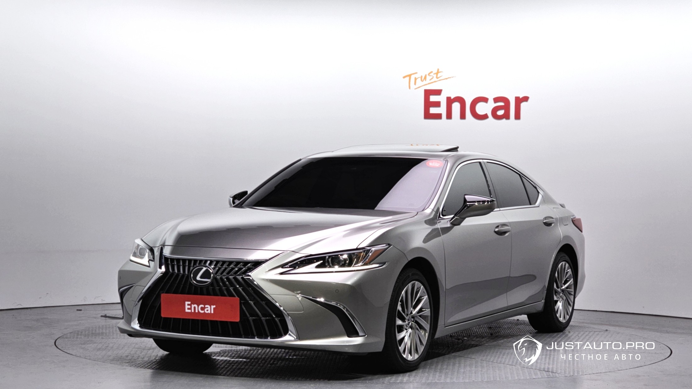 Автомобиль Lexus ES