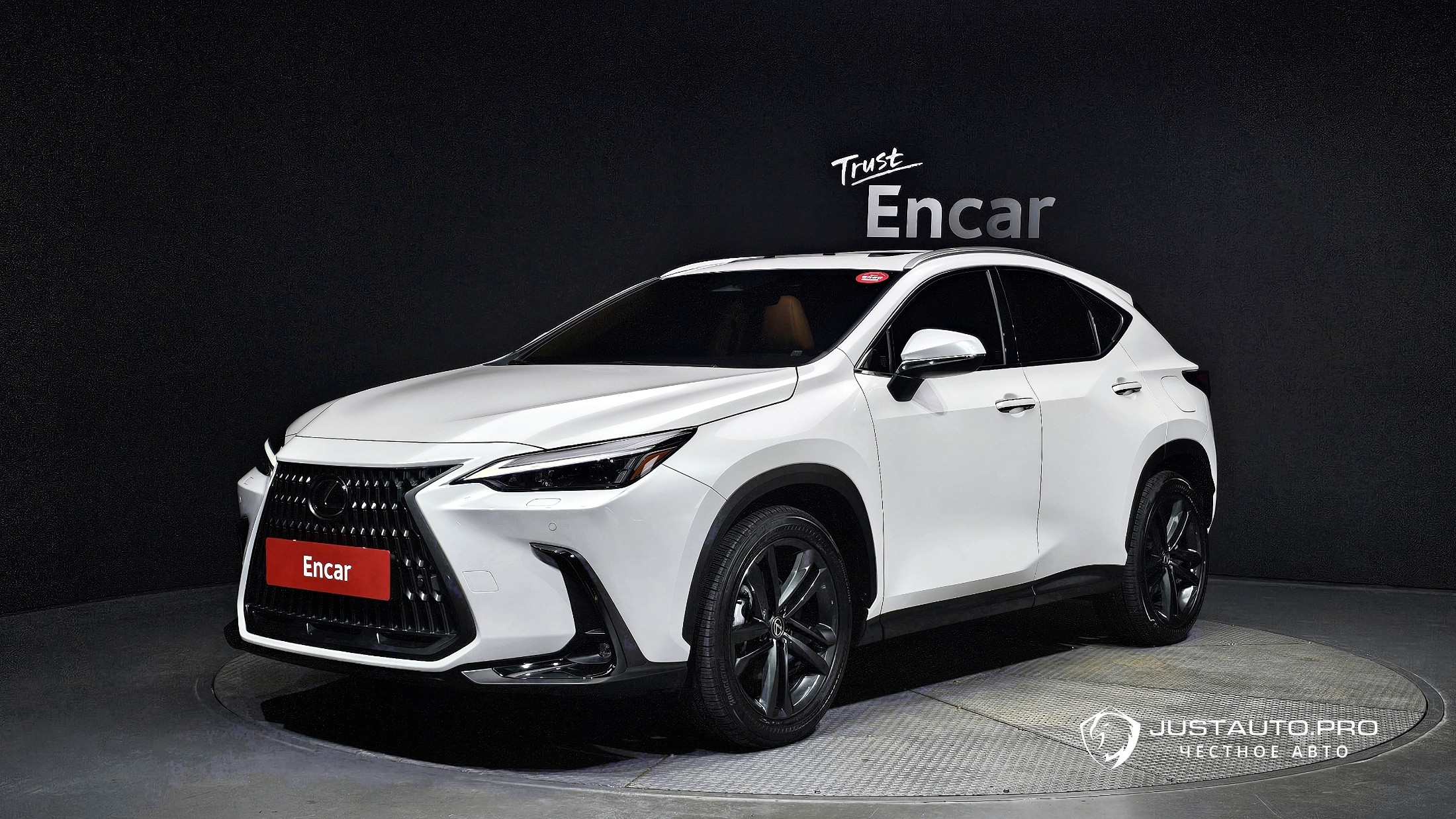 Автомобиль Lexus NX
