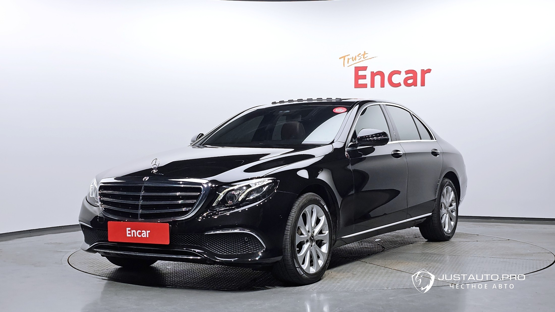 Автомобиль Mercedes-Benz E-Class