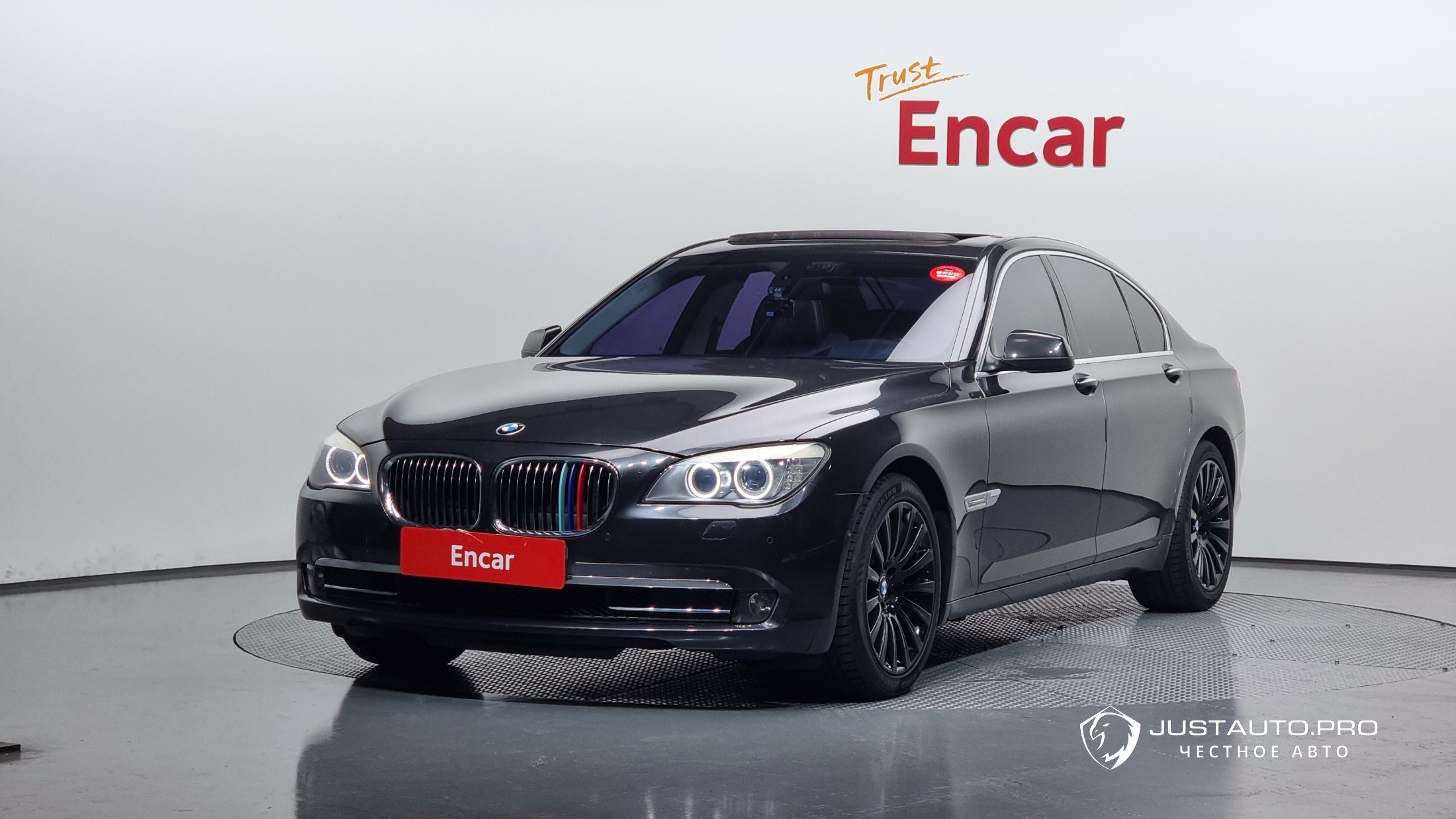 Автомобиль BMW 7-Series