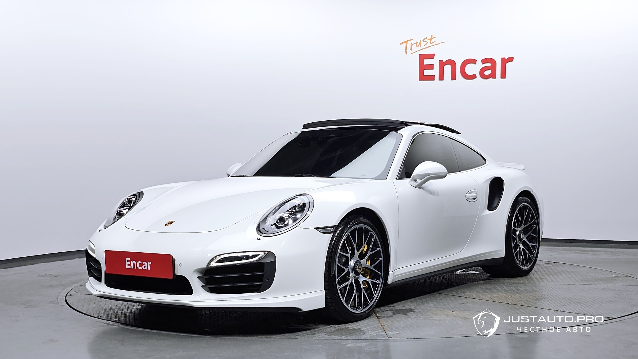 Автомобиль Porsche 911