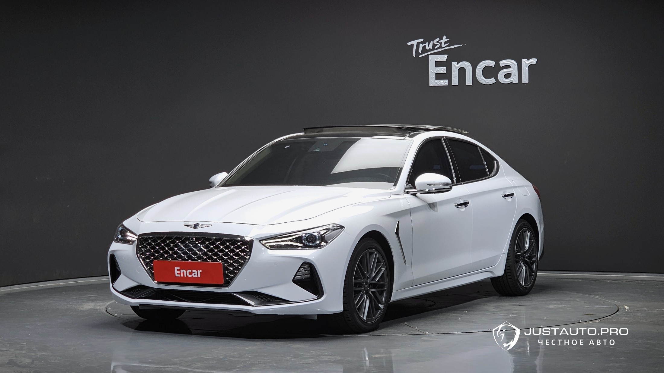 Автомобиль Genesis G70