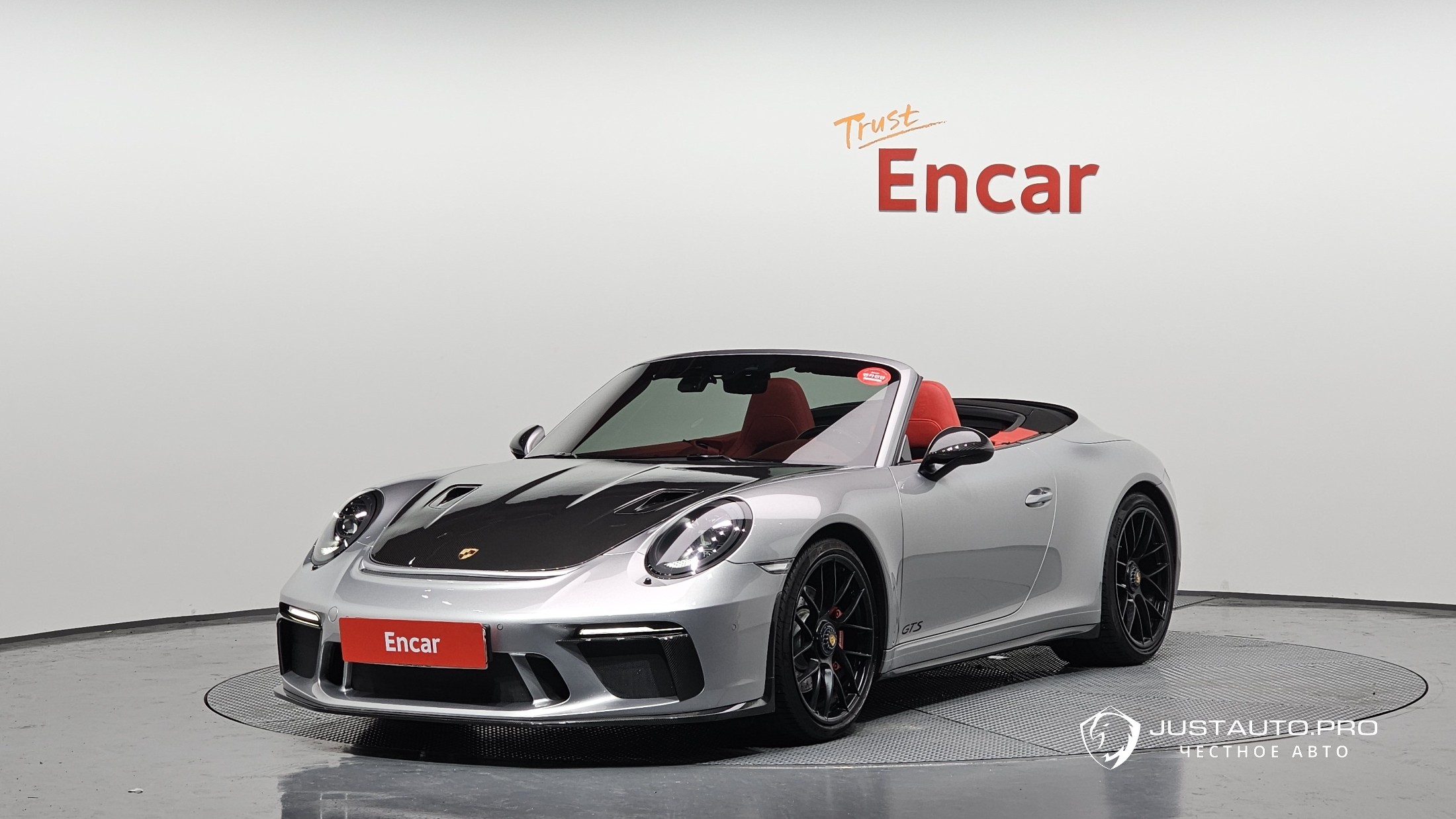 Автомобиль Porsche 911